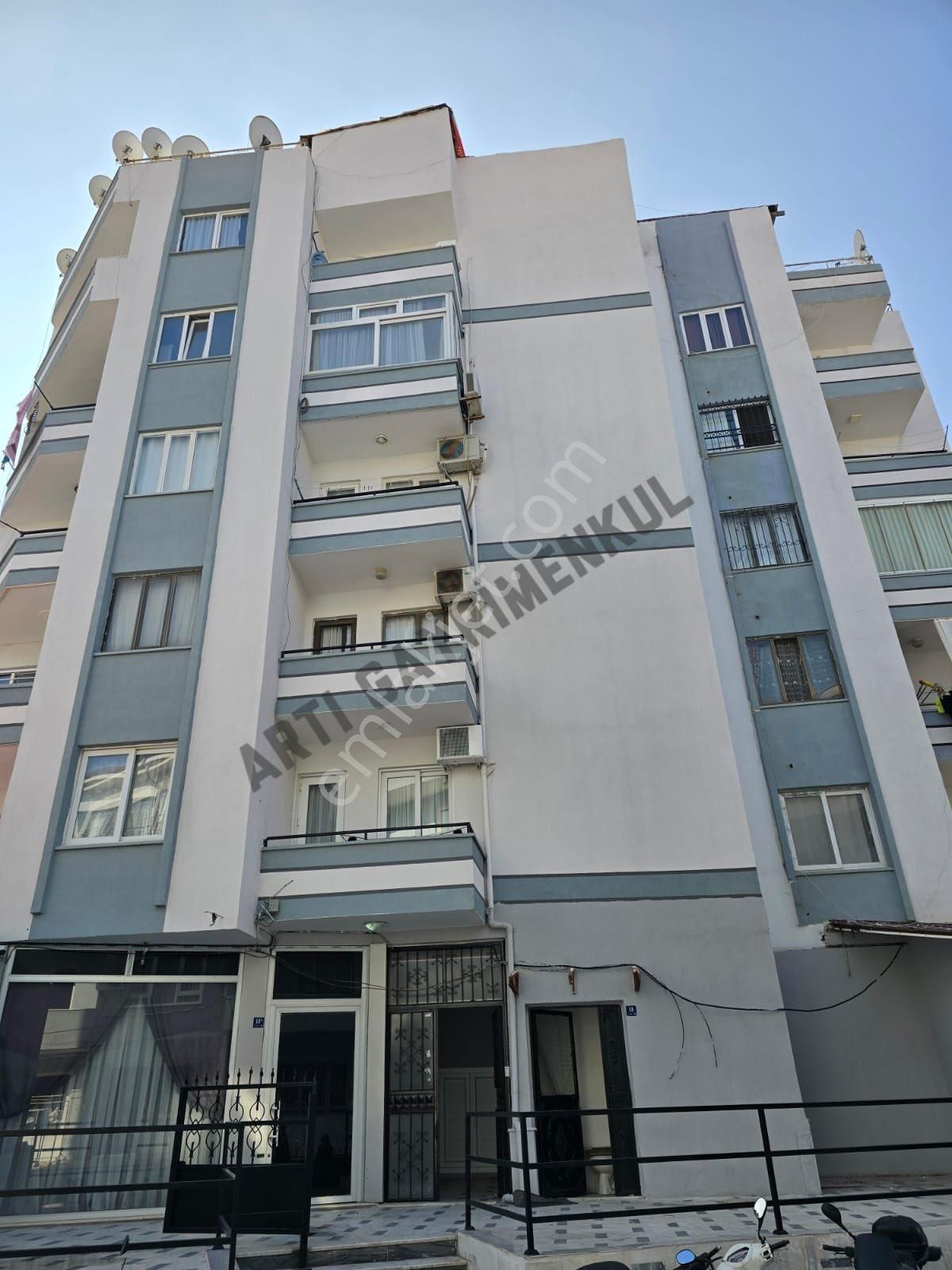 Kuşadası Cumhuriyet Satılık Daire Şehir Merkezinde 1+1 Yatırımlık Daire