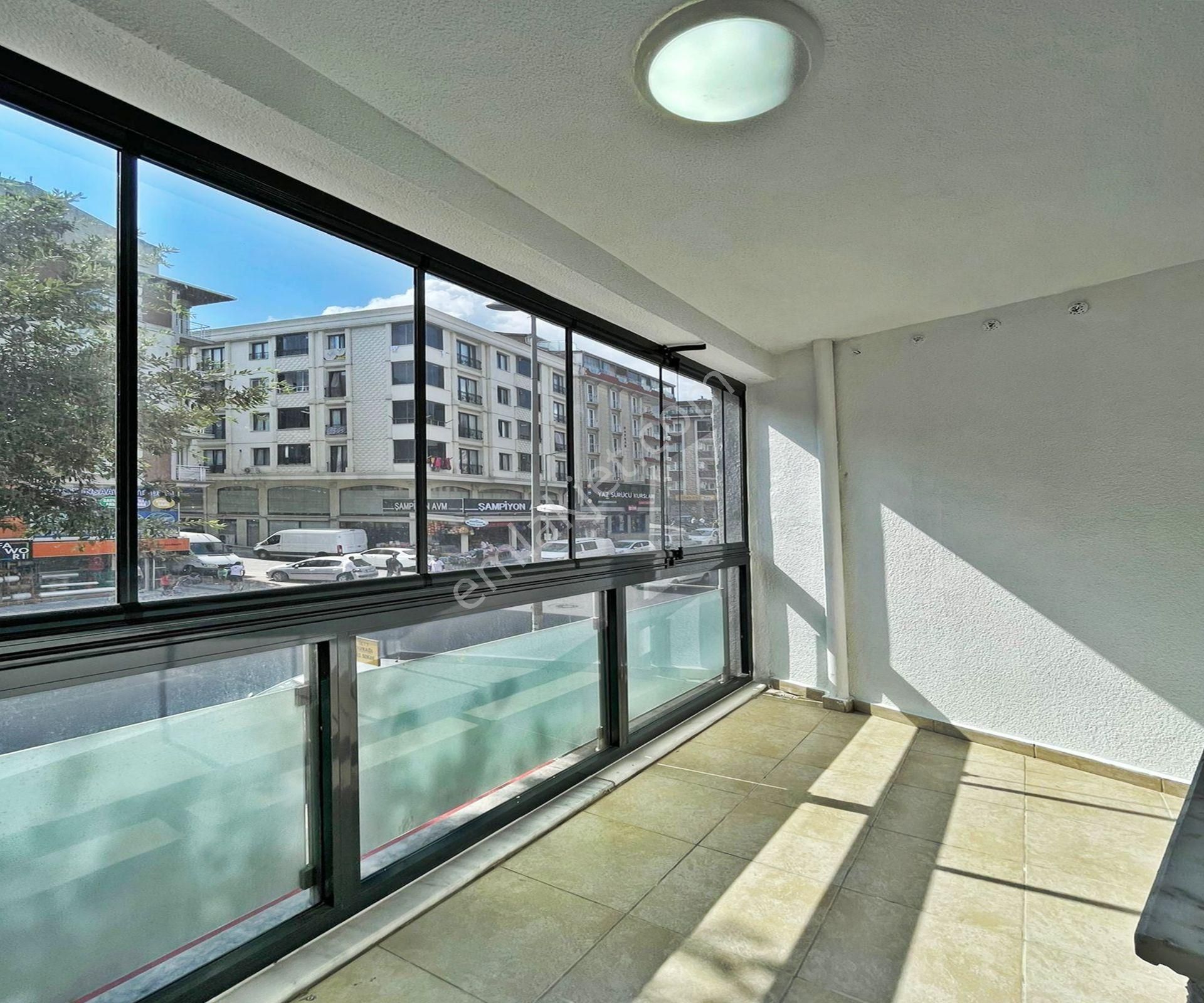 Beylikdüzü Cumhuriyet Satılık Daire   CADDE ÜZERİNDE MASRAFSIZ BALKONLU 2+1 SATILIK DAİRE