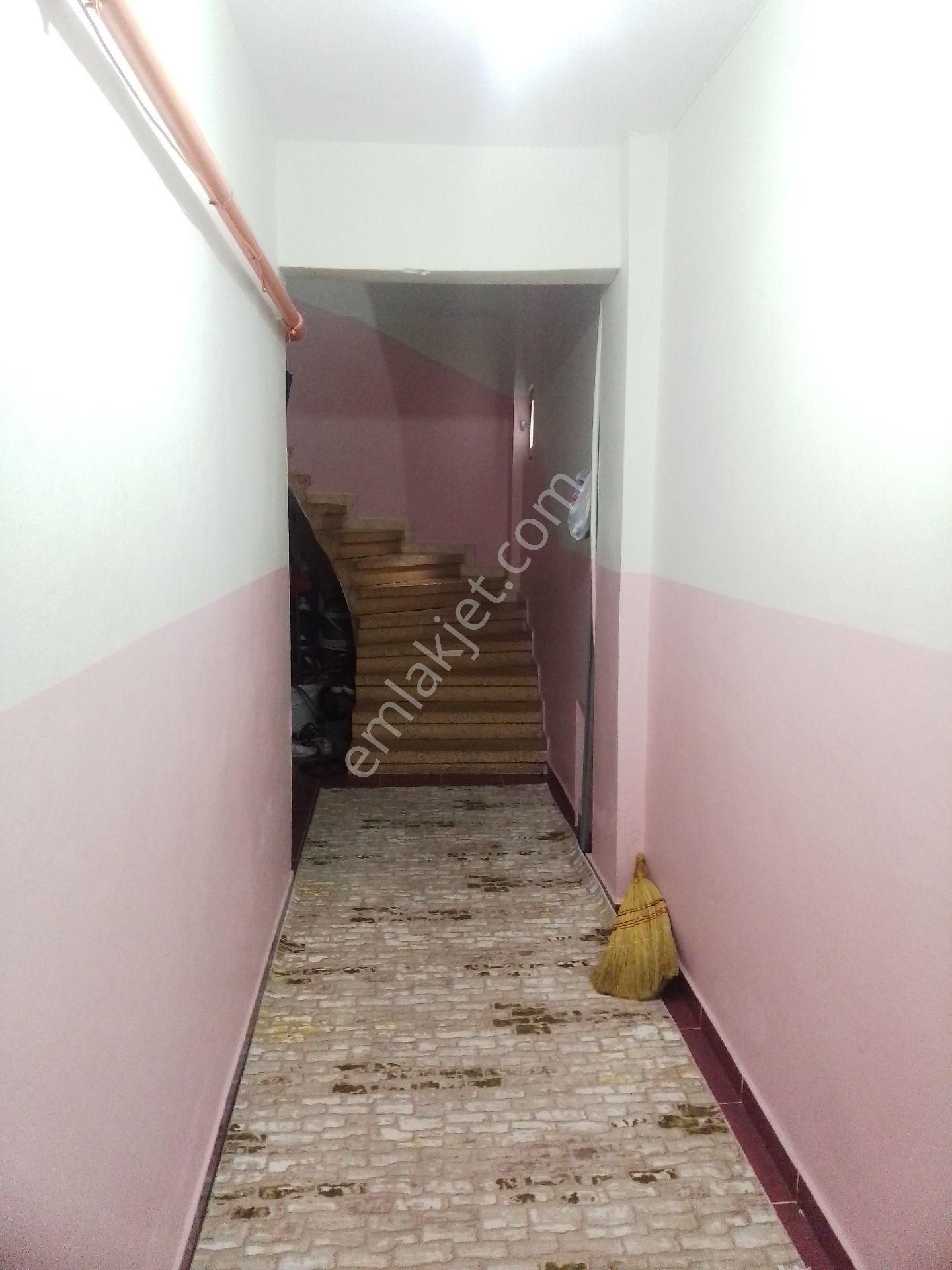 İstanbul Küçükçekmece Okula Yakın Kiralık Daire ARI EMLAKTAN KİRALIK 1+1 Full eşyalı daire 