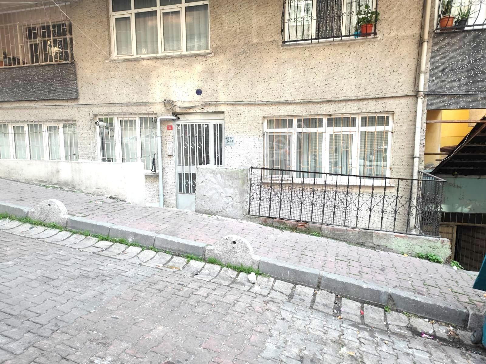 Bahçelievler Yenibosna Merkez Satılık Daire  YILDIZ EMLAKTAN CAZİP FİYATA MASRAFSIZ 90M2 HİSSELİ DÜZ GİRİŞ 