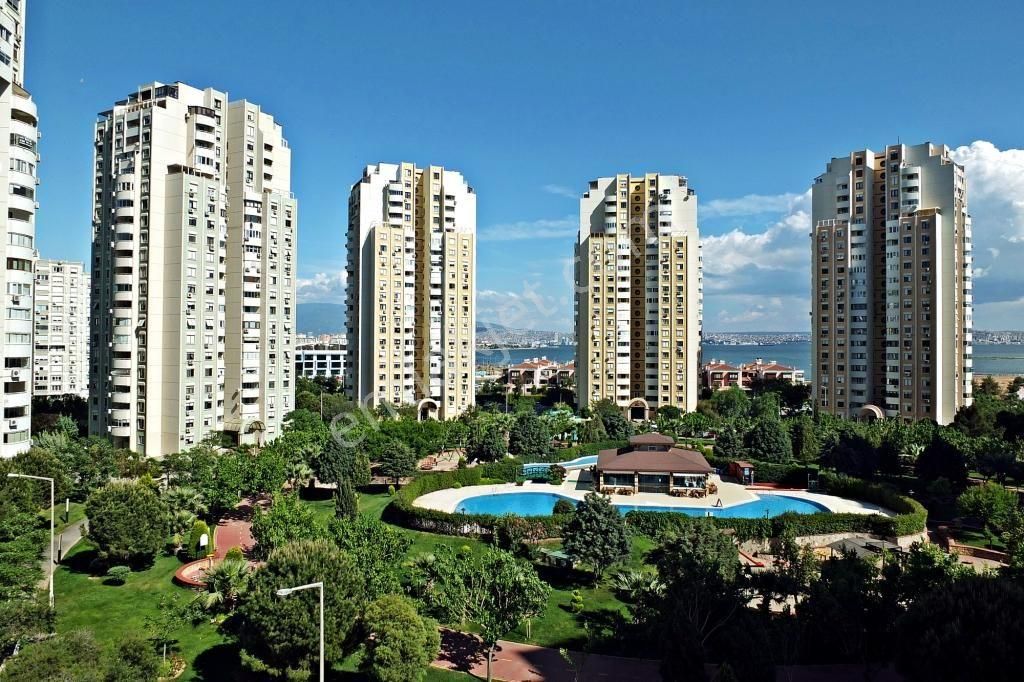 İzmir Karşıyaka Site İçerisinde Satılık Daire  Mavişehir 2. Etap Albatros Sitesinde Satılık Deniz Manzaralı 3+1