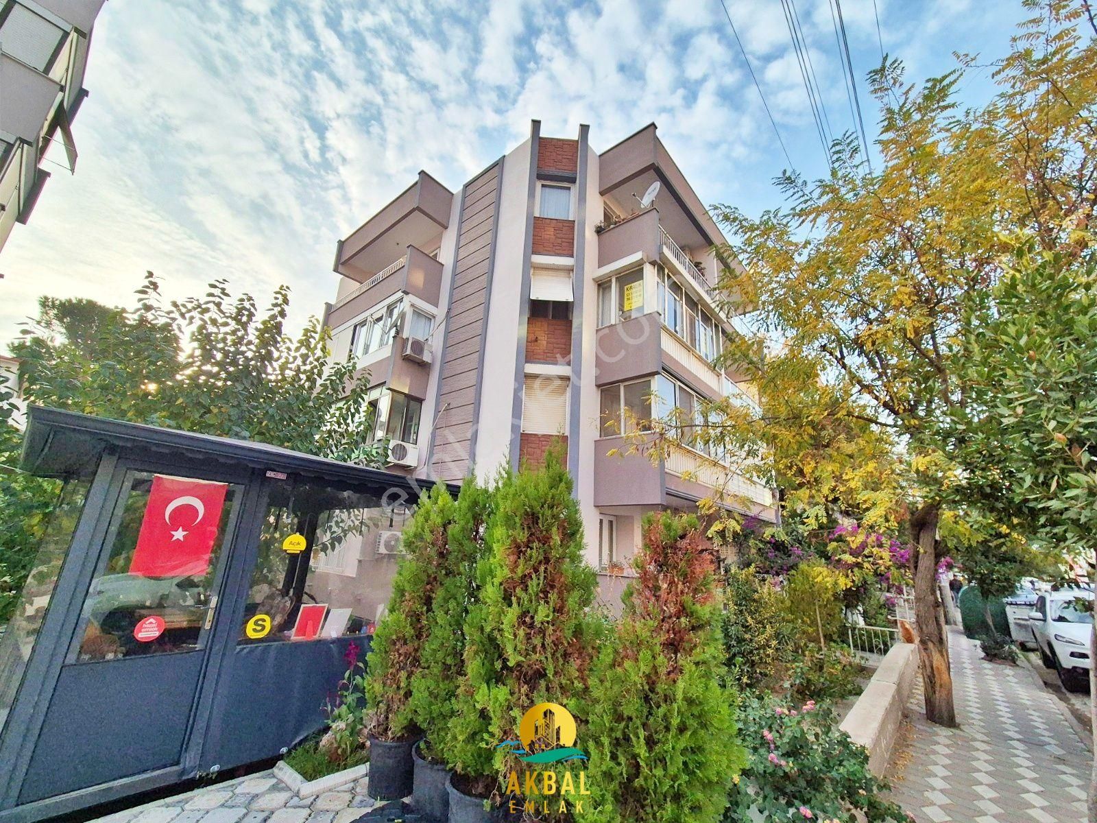 Balıkesir Edremit Okula Yakın Kiralık Daire  AKBALDAN AKÇAY MERKEZDE 2+1 DENİZE 100MT ÖN CEPHE EŞYALI ARA KAT KİRALIK DAİRE