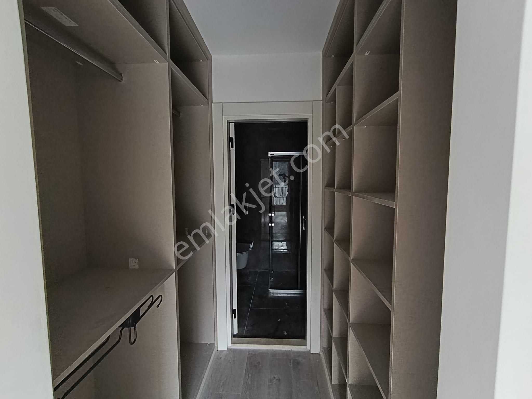 Kuşadası'ın Da Doğalgazlı Sıfır Güvenlikli Sitede Acil Satılık 2+1 Daire - Görsel 17