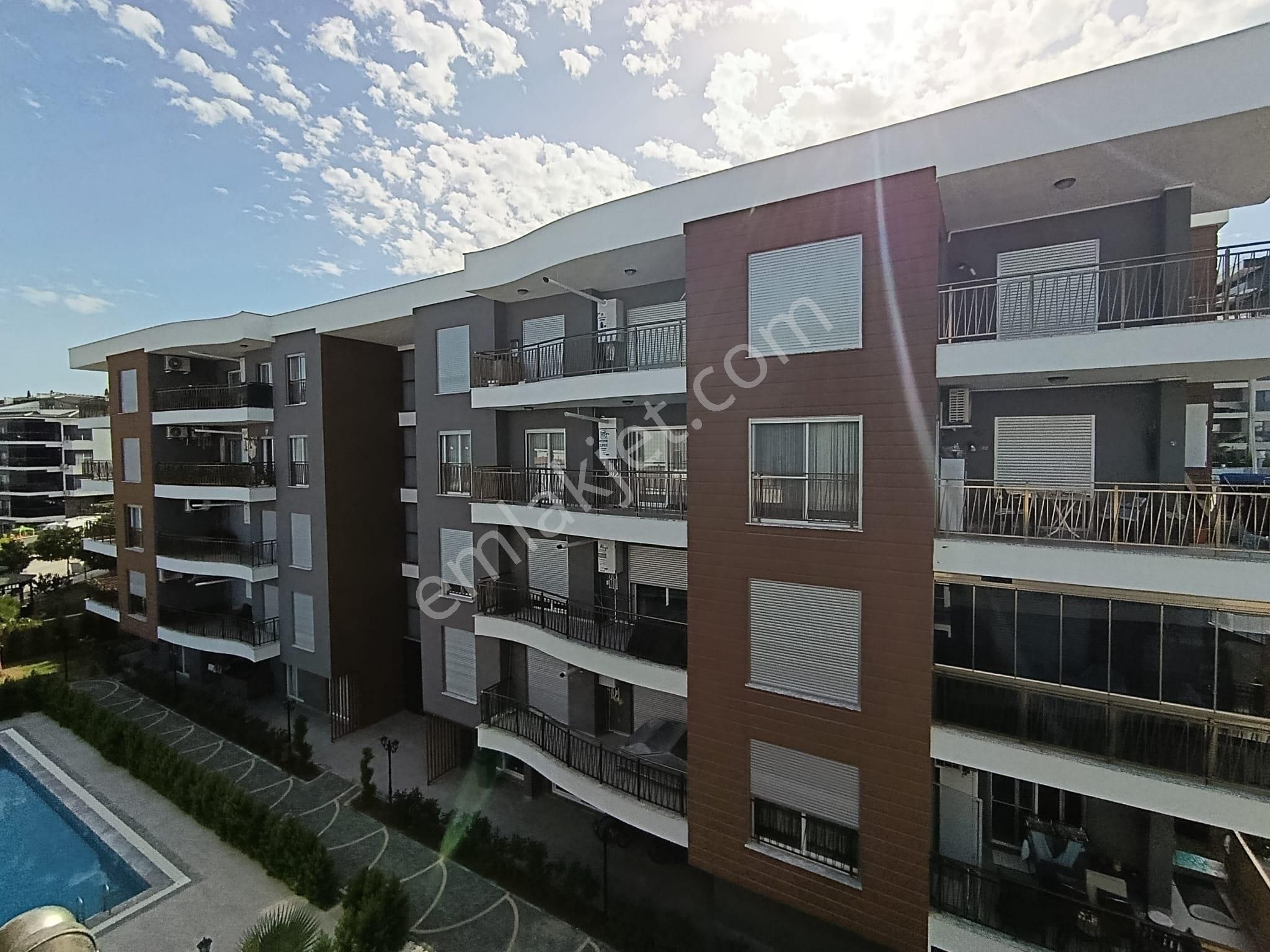 Kuşadası'ın Da Doğalgazlı Sıfır Güvenlikli Sitede Acil Satılık 2+1 Daire - Görsel 3