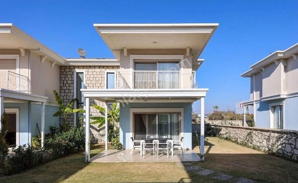 Kuşadası Davutlar Satılık Villa Kuşadası'nda  Sıfır Havuzlu Bahçeli Güvenlikli Sitede 3+1 Villa