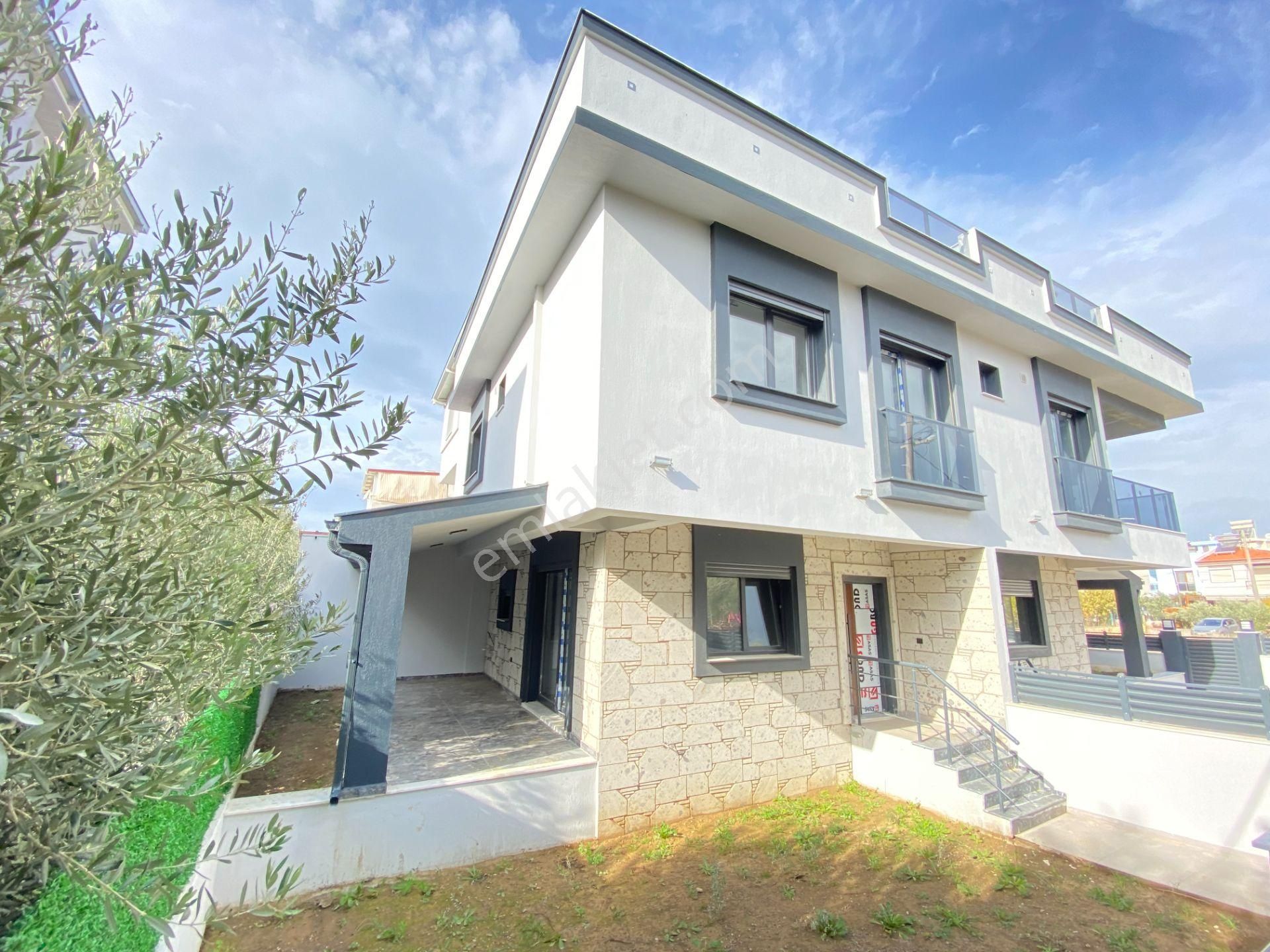 Seferihisar Payamlı Satılık Villa  Doğanbey de Deniz Çok Yakın Ultra Lükx Satılık 4+1 Villa