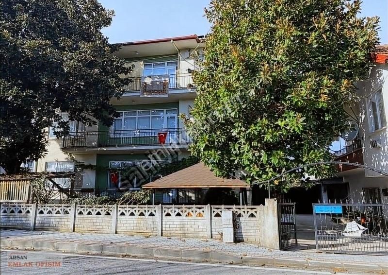 Gölcük Çiftlik Satılık Daire Masrafsız İçi Komple Yapılı Geniş 100 M2 Satılık Daire