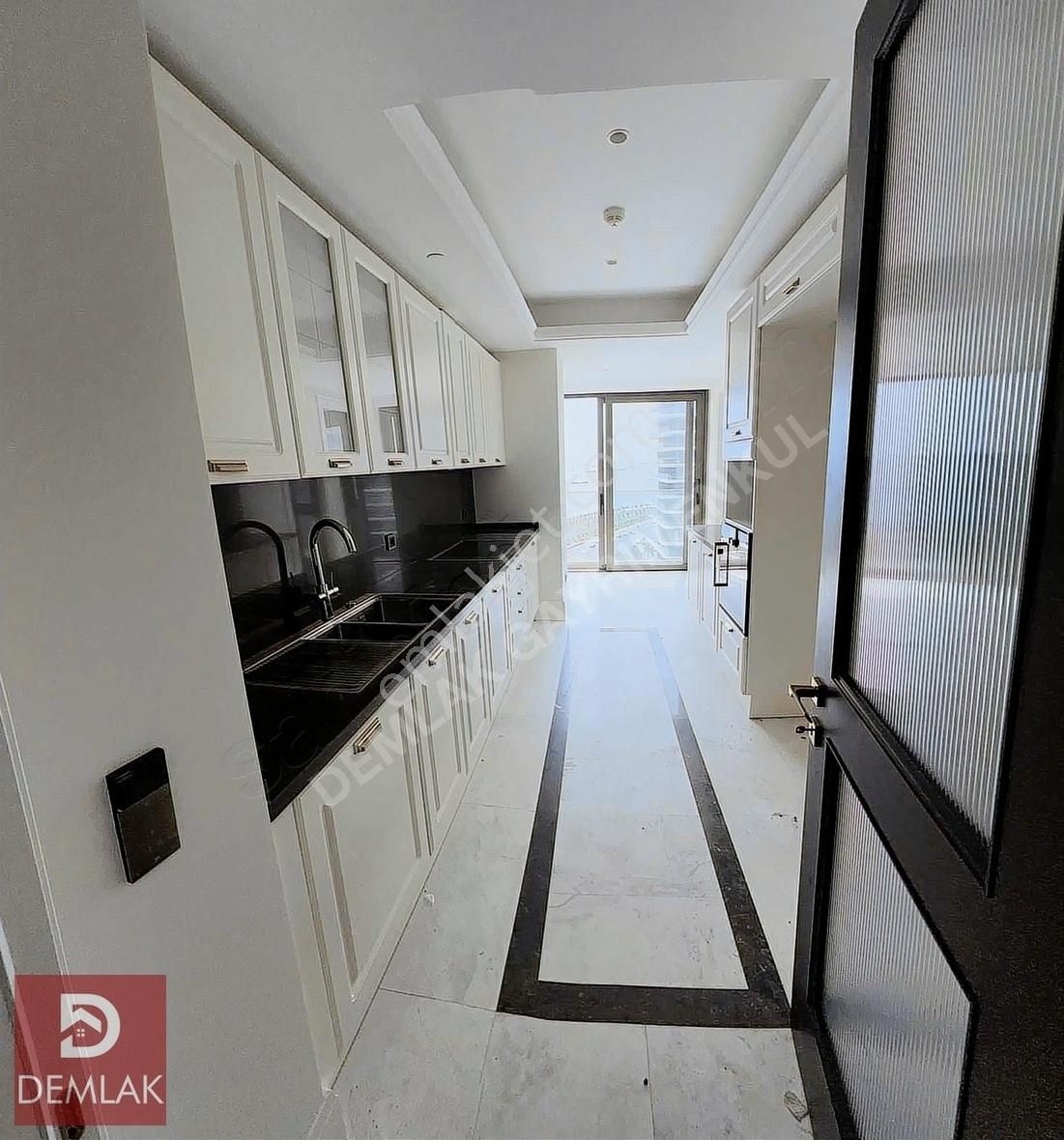 İstanbul Zeytinburnu Metrobüse Yakın Kiralık Residence BÜYÜKYALI FİŞEKHANE'DE FULL DENİZ MANZARALI 3+1 KİRALIK DAİRE