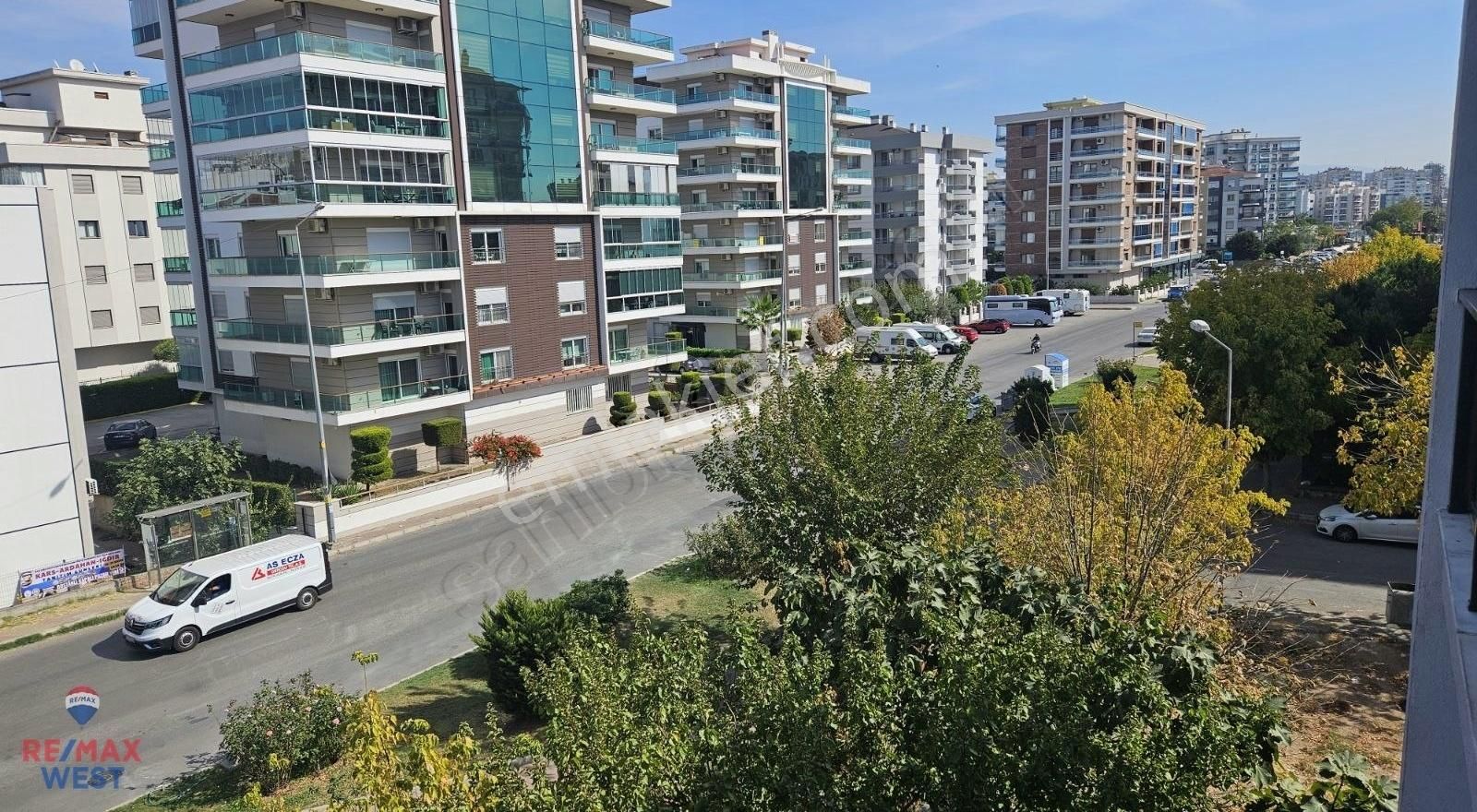 Çiğli Ataşehir Satılık Daire Ataşehir'de İçi Komple Yenilenmiş Önü Açık Satılık 3+1 Daire