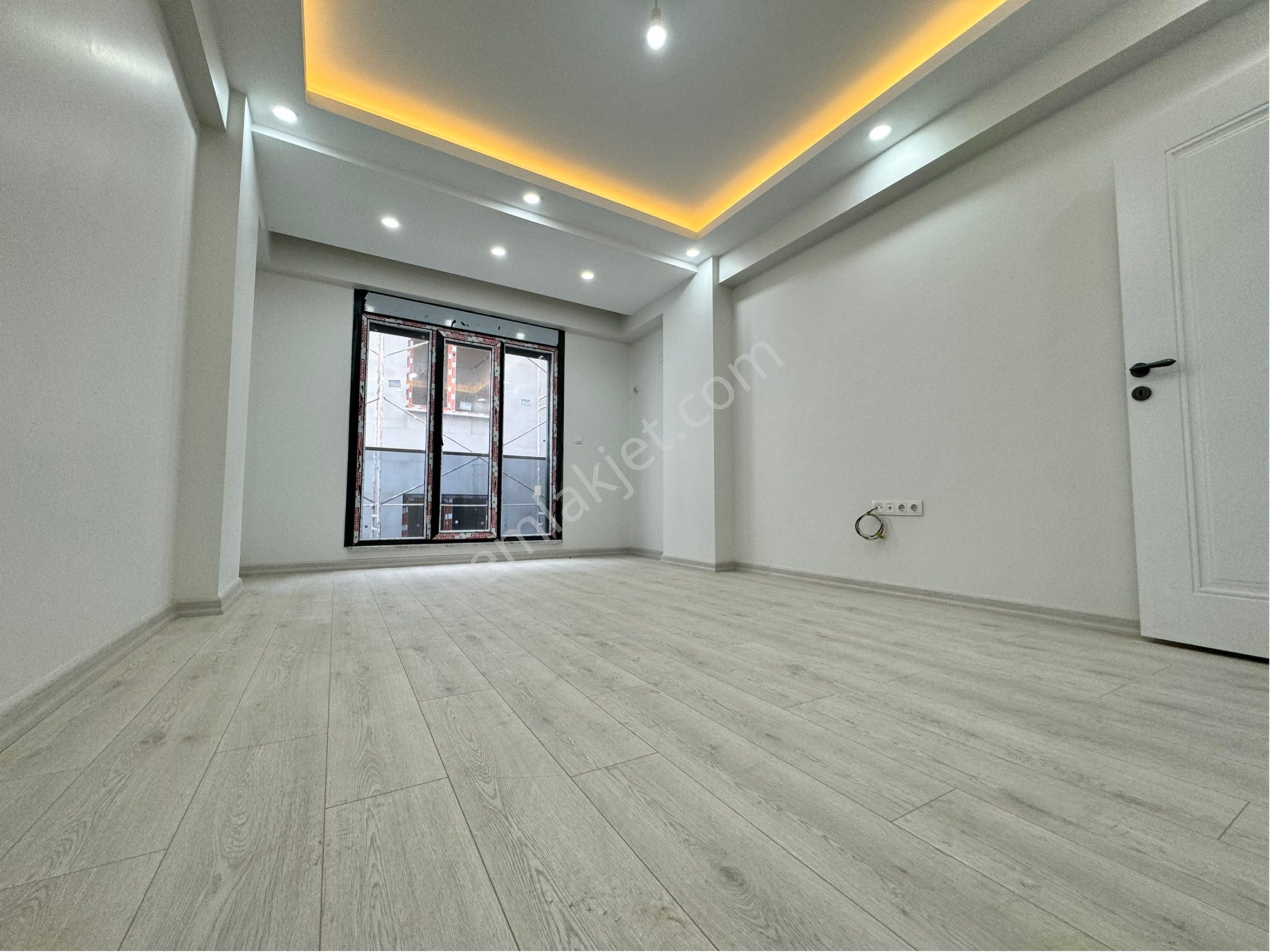 Küçükçekmece Fevzi Çakmak Satılık Daire  CADDE EMLAK FEVZİÇAKMAK MAH 2+1 SIFIR 85 M2 ASANSÖRLÜ ARA KAT DAİRE