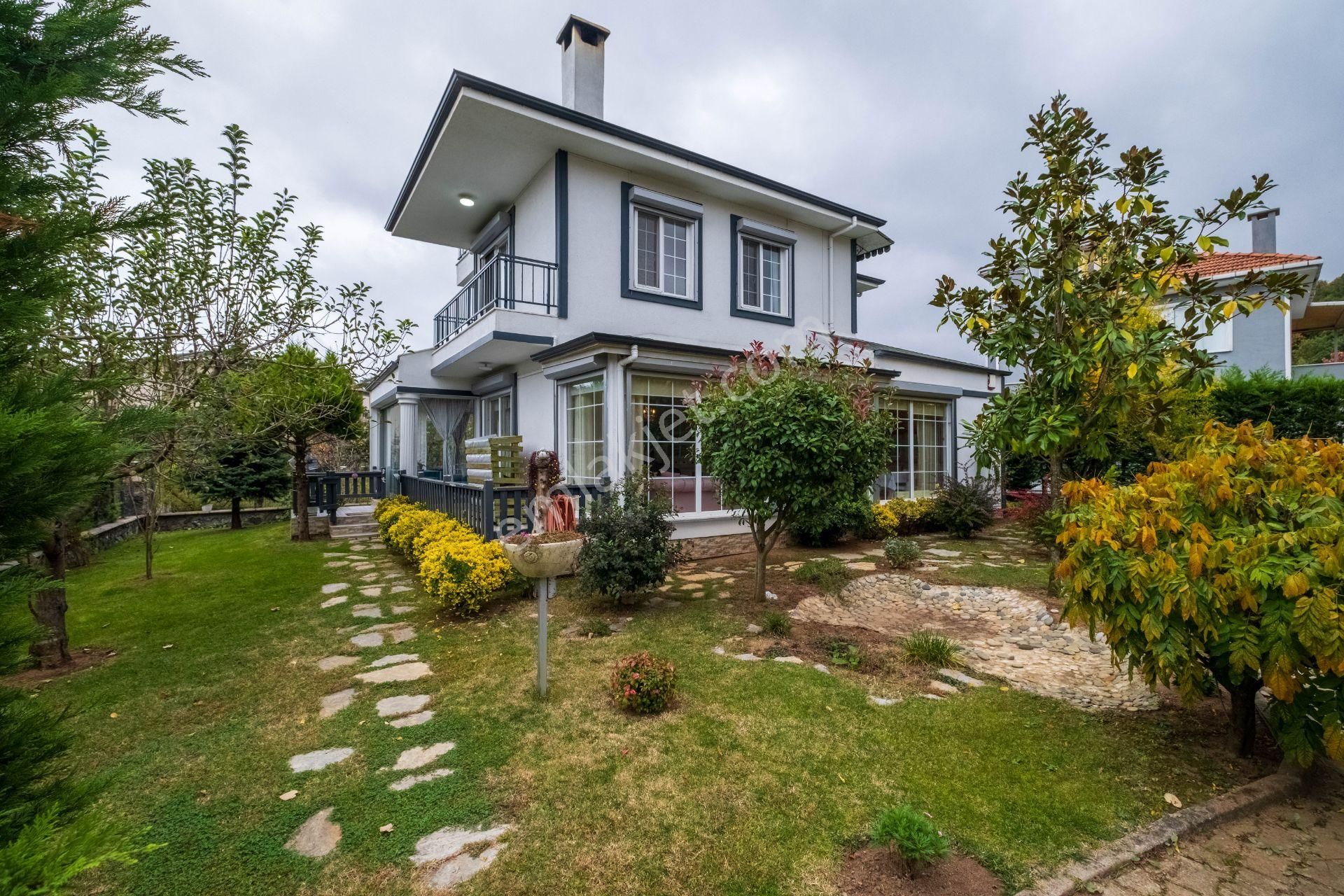 Şile Sahilköy Satılık Villa Şile Sahilköy'de Lüks ve Doğayla İç İçe Satılık 4+1 Villa 