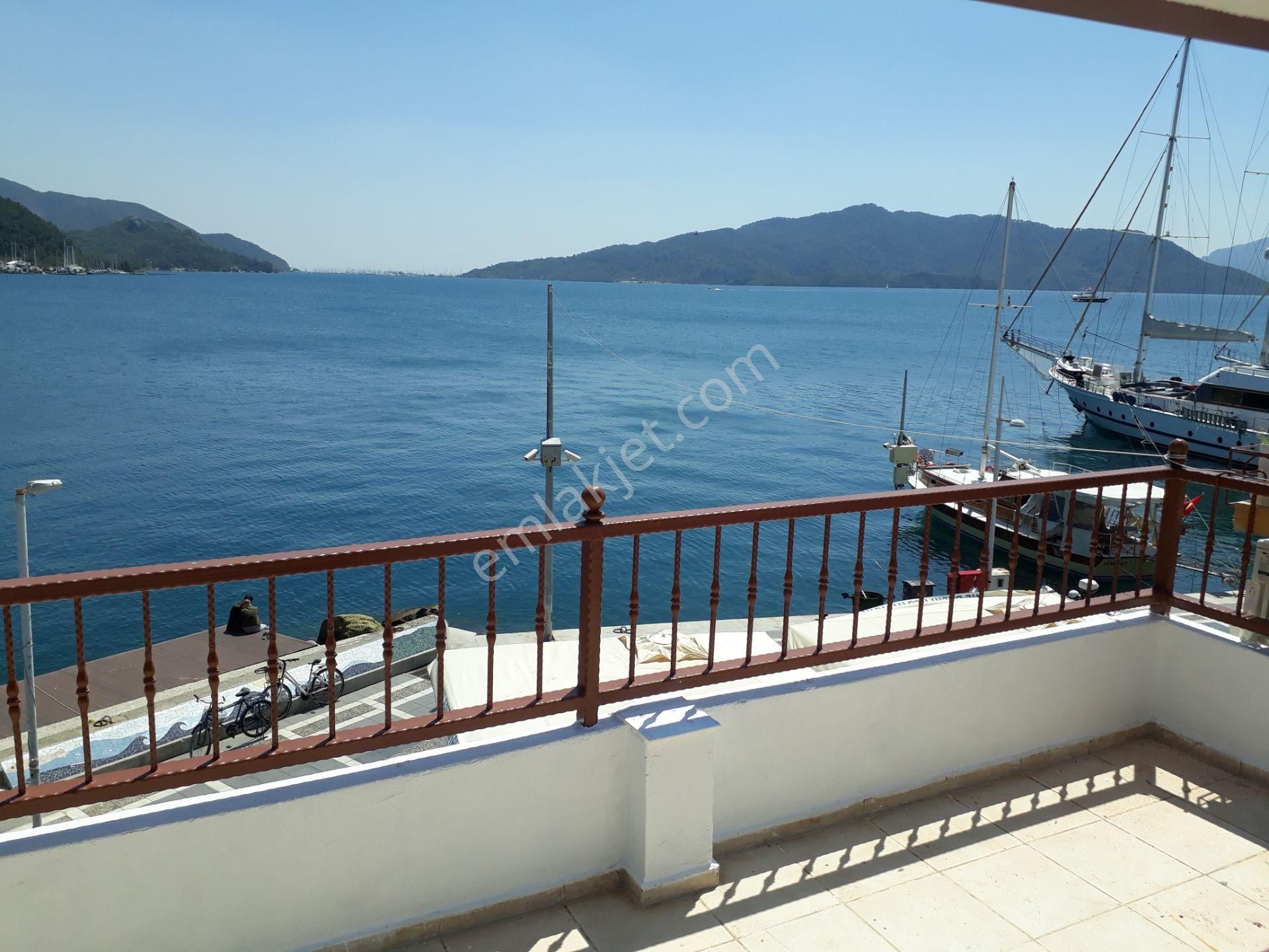 Marmaris Tepe Kiralık Yalı Dairesi Marmaris Yat Limanında Denize Sıfır Mutfaklı Çatı Katı