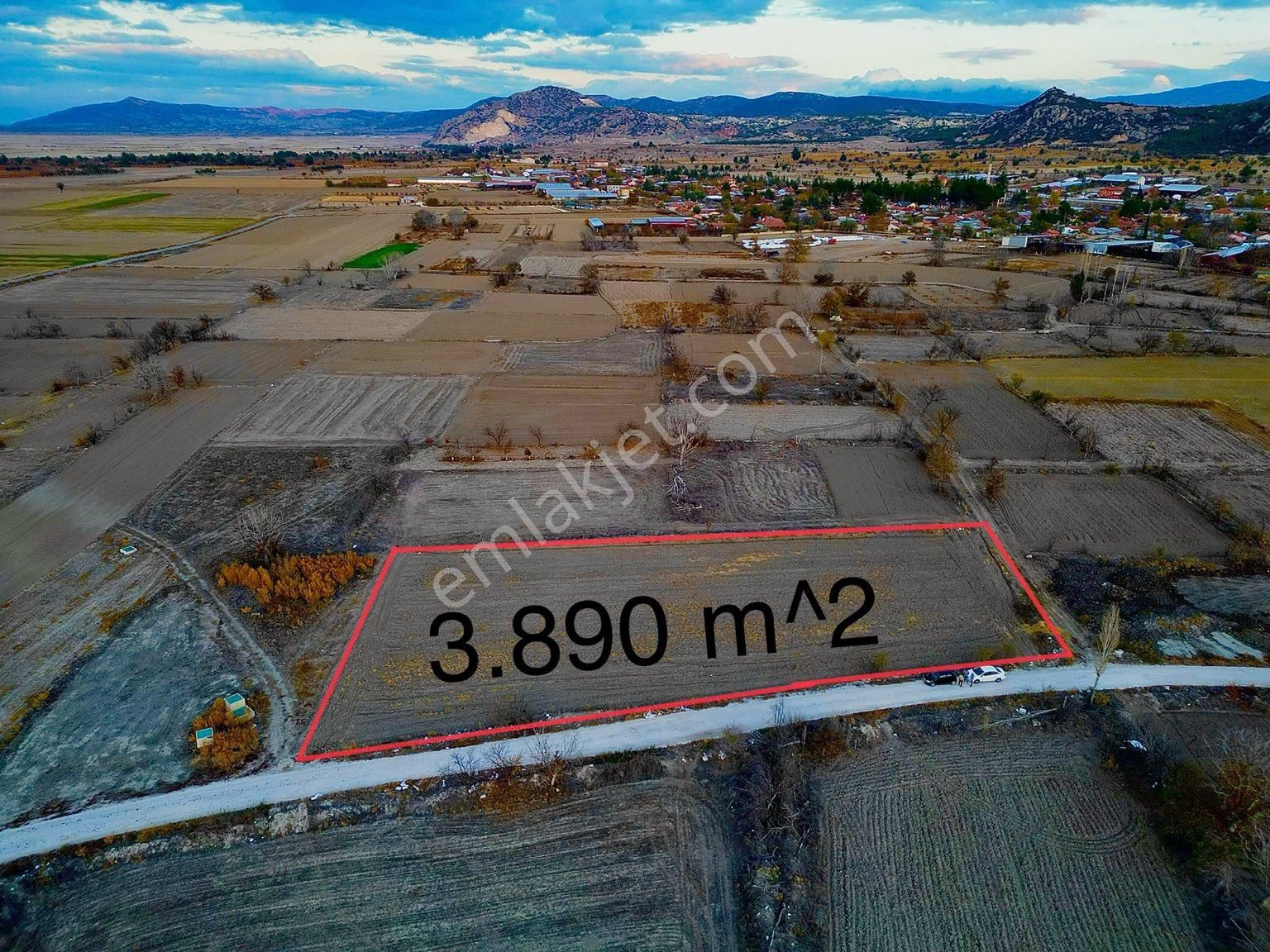 Burdur Merkez Hacılar Mahallesi’nde 1275 M² Ve 2612 M² Yan Yana Parseller – Yatırım Fırsatı!
