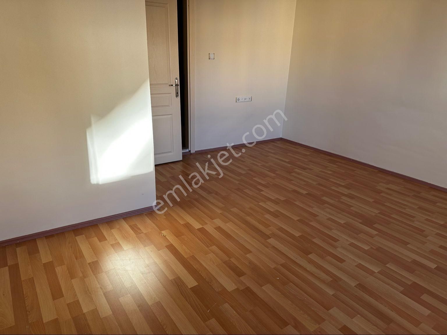 Sivas Merkez Kardeşler Kiralık Daire Gezer Emlaktan 4+1 Kiralık Daire Akademisyenler Sitesinde