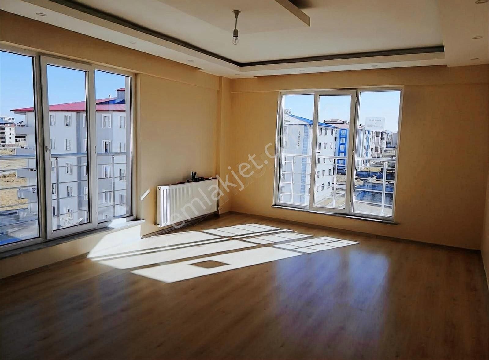 Kars Merkez Yenişehir Kiralık Daire Yenişehir Mahallesi'nde Kiralık 3+1 Kapalı Otoparklı Lüks Daire