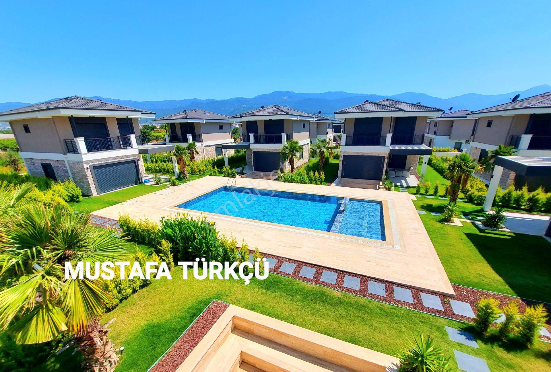 Kuşadası Davutlar Satılık Yazlık KUŞADASINDA DENİZE YAKIN HAVUZLU SİTEDE TEK MÜSTAKİL 3+1 SIFIR VİLLA