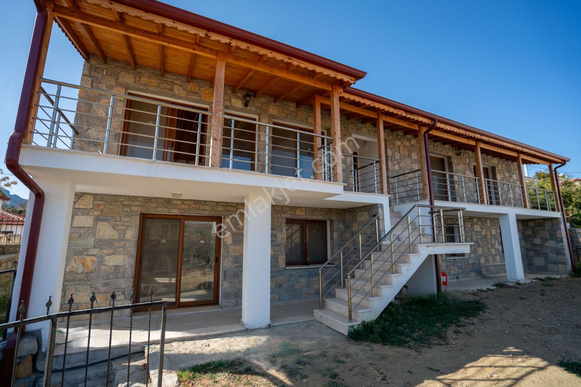Datça Karaköy'de 310 M2 Arsa Paylı 3+1 Ve 1+1 Müstakil Ev