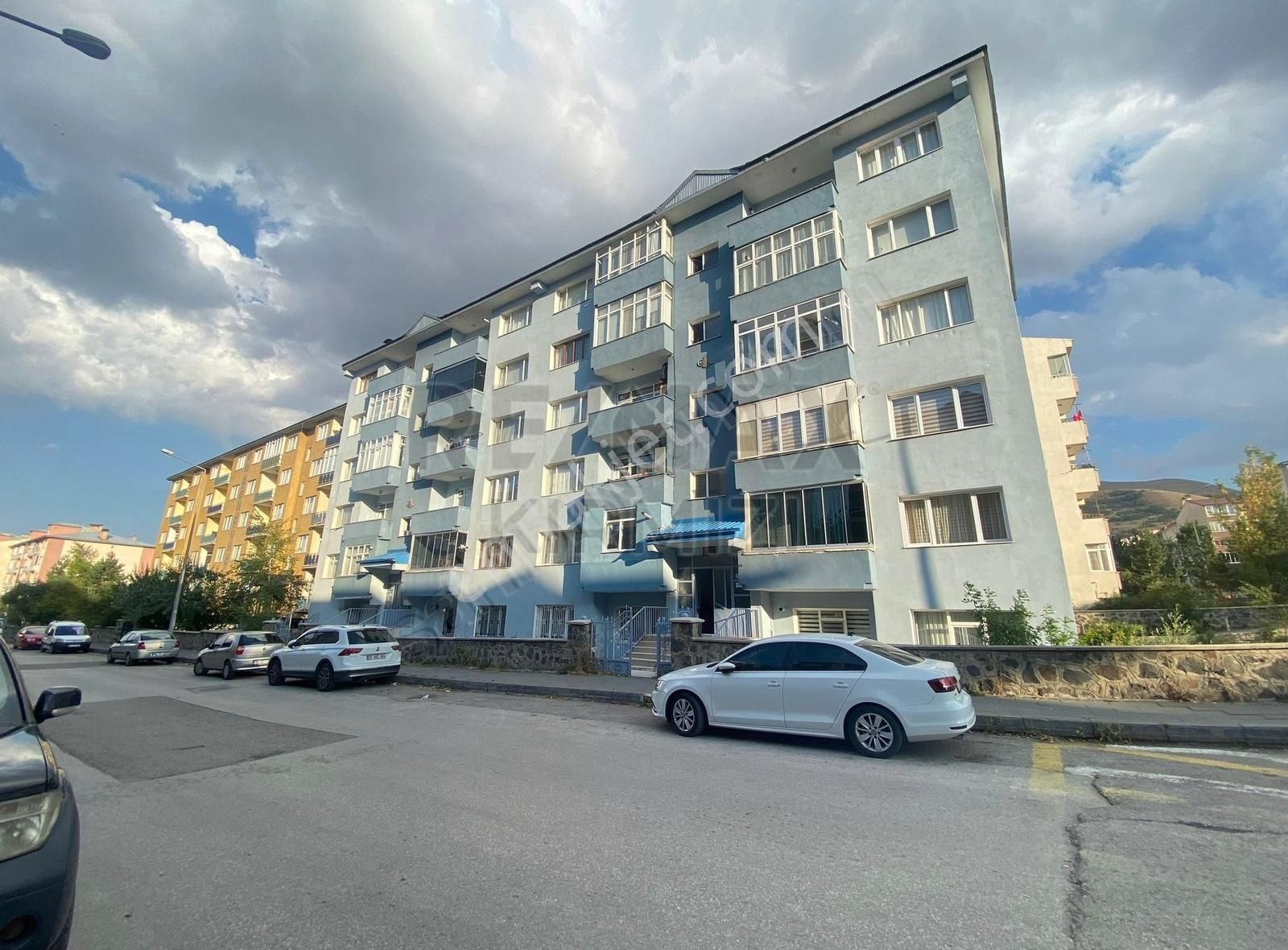 Palandöken Hüseyin Avni Ulaş Satılık Daire Re/max Kırmızı'dan Yıldızkent'te Satılık 3+1 Daire