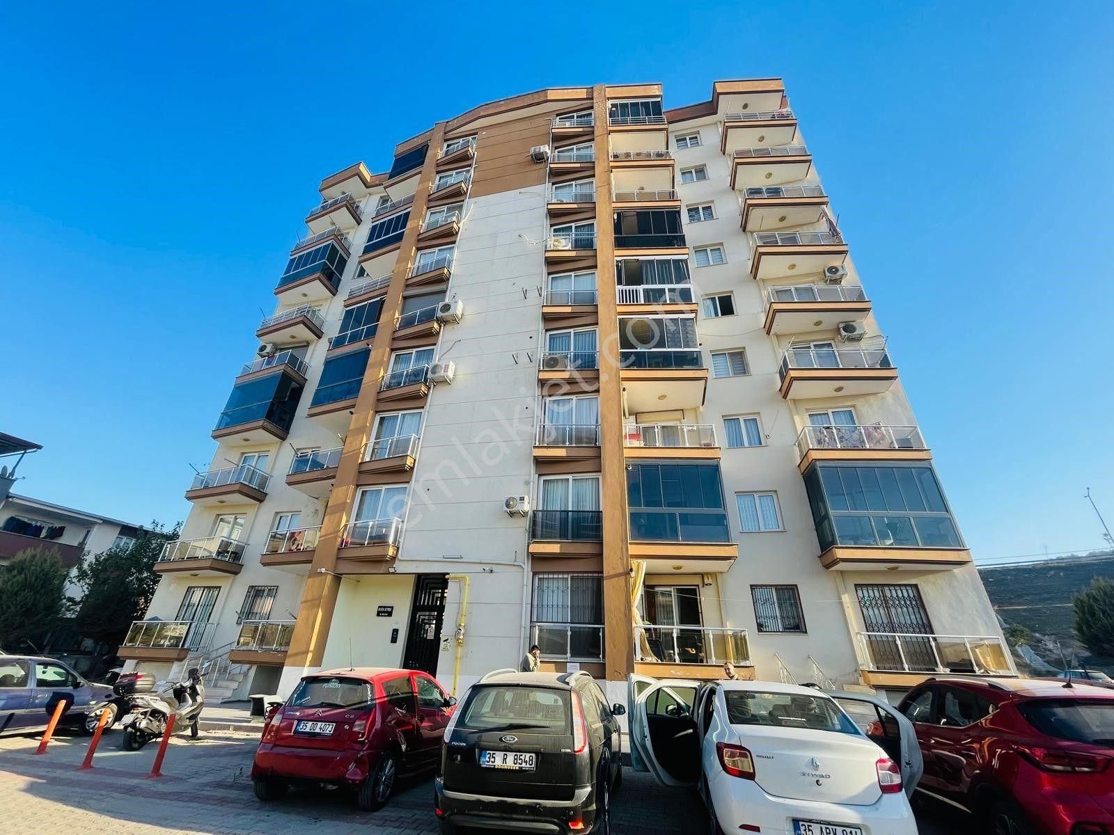 Buca Çamlıkule Satılık Daire  BAŞOĞLUNDAN 3+1 SİTE İÇERİSİNDE  ARAKAT SATILIK DAİRE