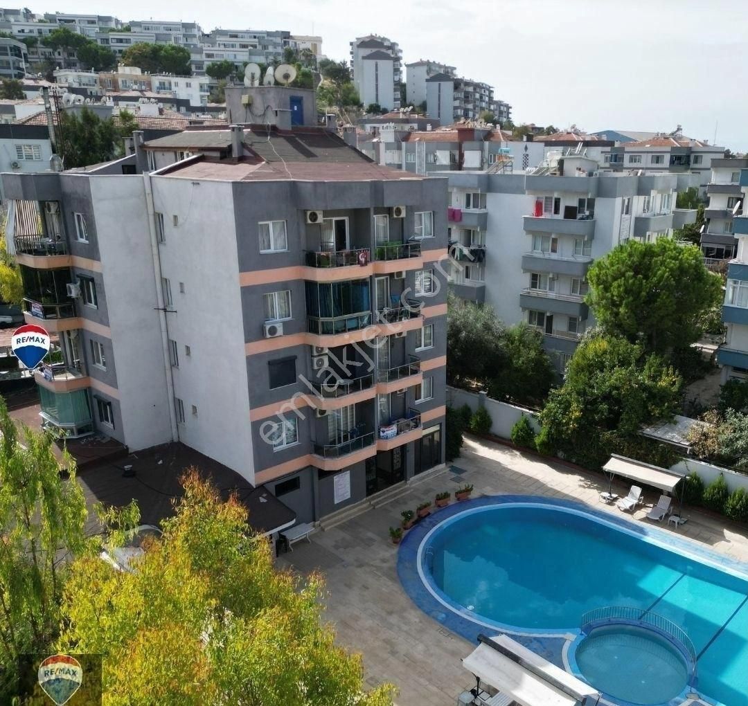 Kuşadası Hacıfeyzullah Satılık Daire Denize yakın,Merkezi Konumda,Havuzlu Sitede Eşyalı 1+1 Daire