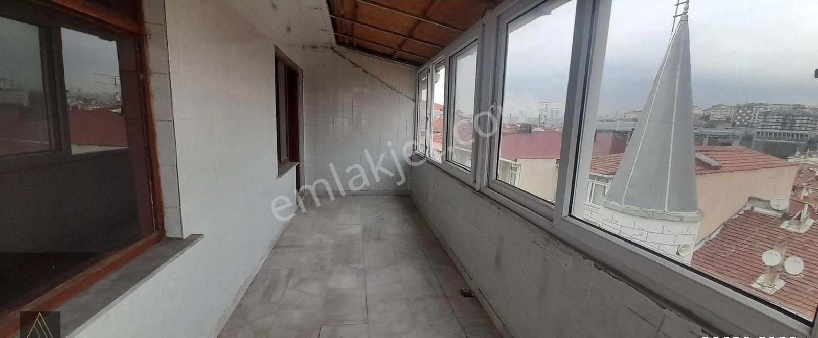 Üsküdar Zeynep Kamil Kiralık Daire Arya Dan 2+1 Kombili Geniş Ve Kullanışlı Hükümet Konağı - Belediye Ye Yakın Masrafsız Daire