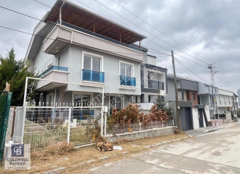 Çankaya Yaşamkent Satılık Villa Yaşamkent'te Konut&ofis Ve İşyerine Uygun 8+2 Villa