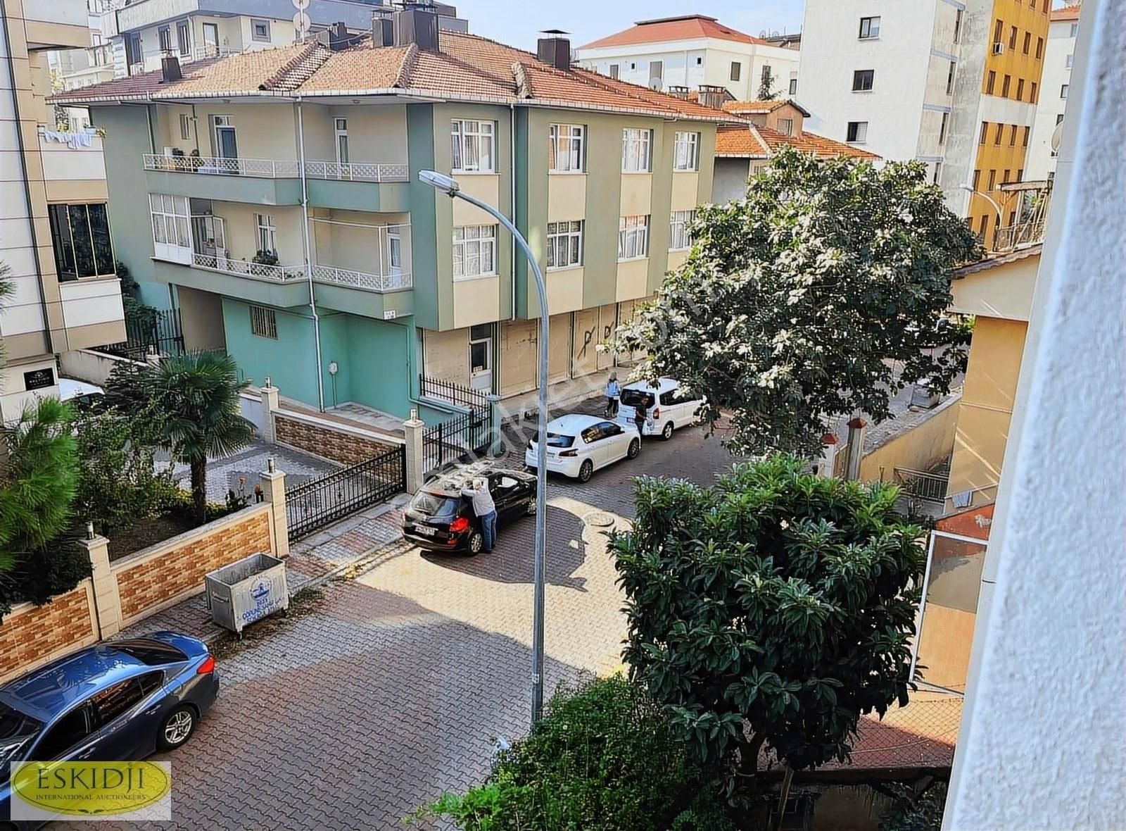 Maltepe Bağlarbaşı Satılık Daire Eskidji' Den Bağlarbaşı 2+1 2.kat Mutfak Banyo Yapılı Daire