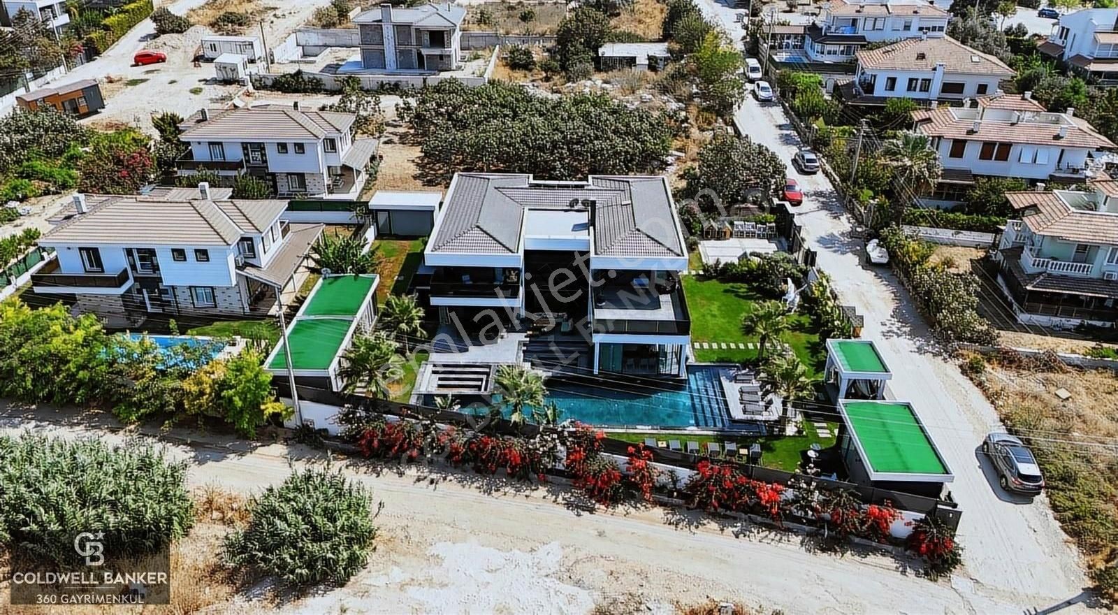 Çeşme Cumhuriyet Satılık Villa Çeşme Dalyan'da Havuzlu Özel Dizayn Lüks 12+1 Satılık Villa