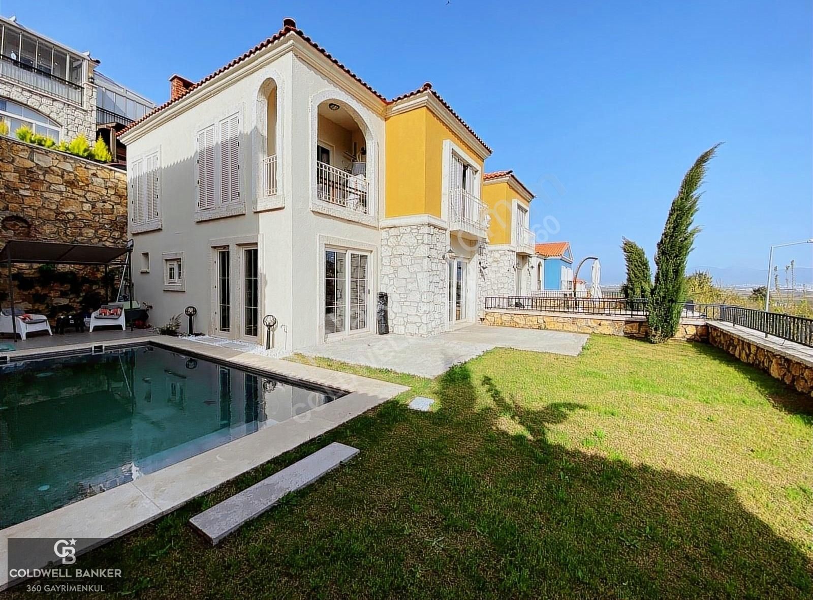 Menemen Villakent Satılık Villa Villakent Villarima Kaleköy'de Lüks Eşyalı Havuzlu Satılık Villa