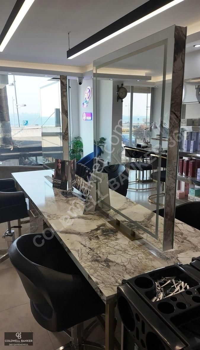 Alsancak Kordonda Deniz Manzaralı Bay Bayan Kuaför Salonu - Görsel 15