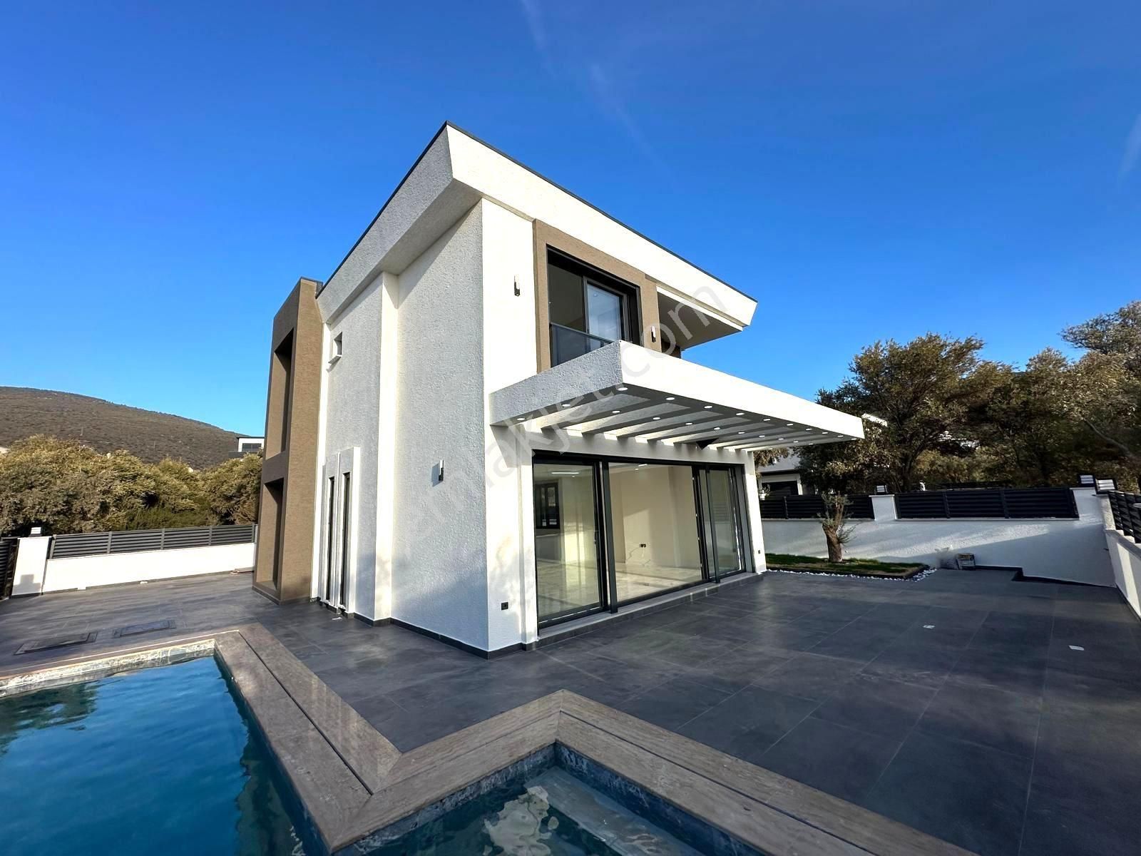Akbükte Müstakil Havuzlu Deniz Manzaralı Villa - Görsel 8