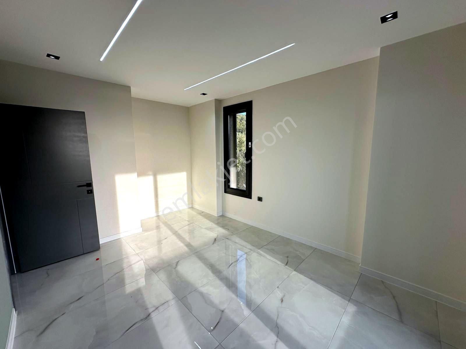 Akbükte Müstakil Havuzlu Deniz Manzaralı Villa - Görsel 20
