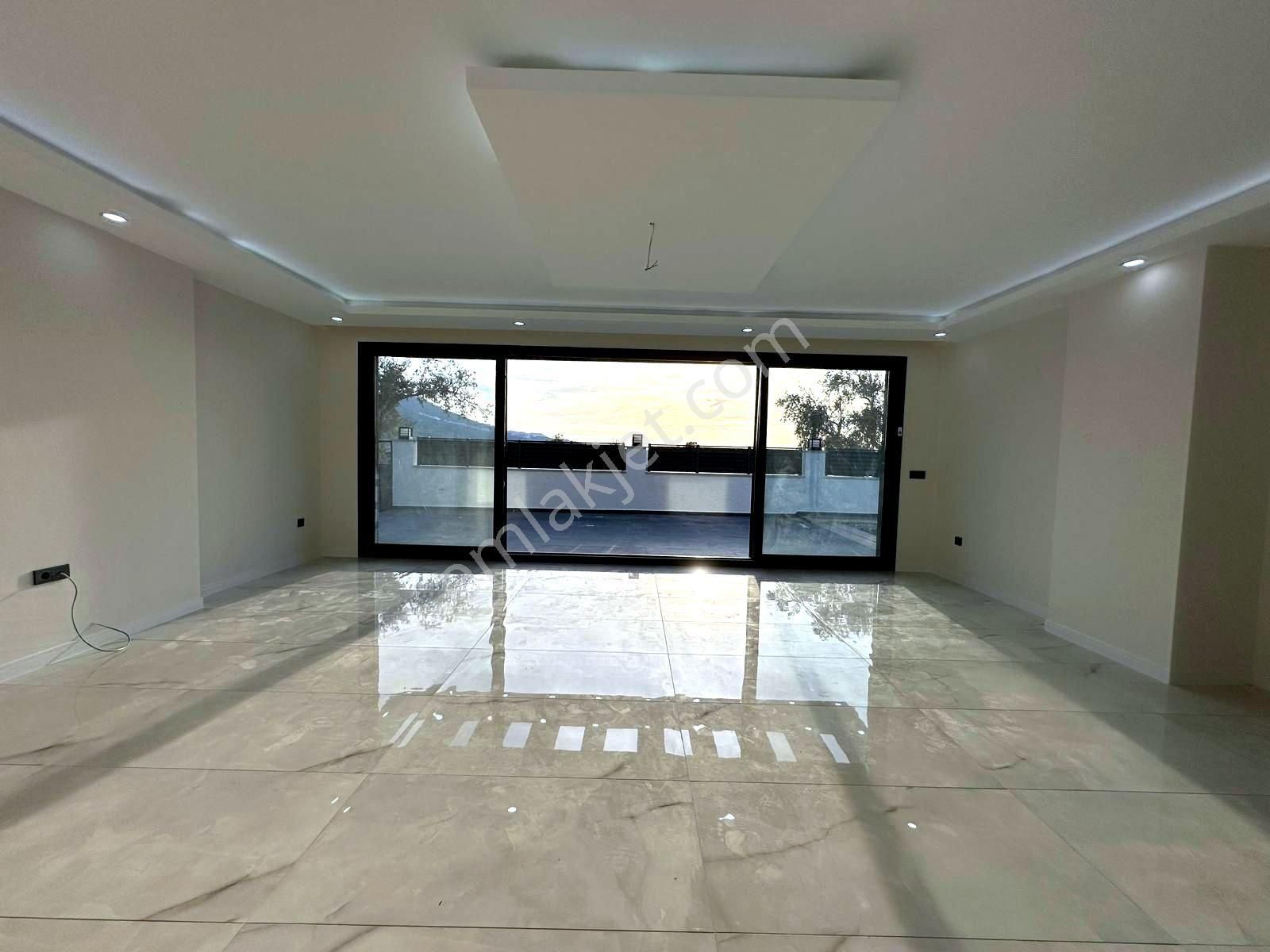 Akbükte Müstakil Havuzlu Deniz Manzaralı Villa - Görsel 14