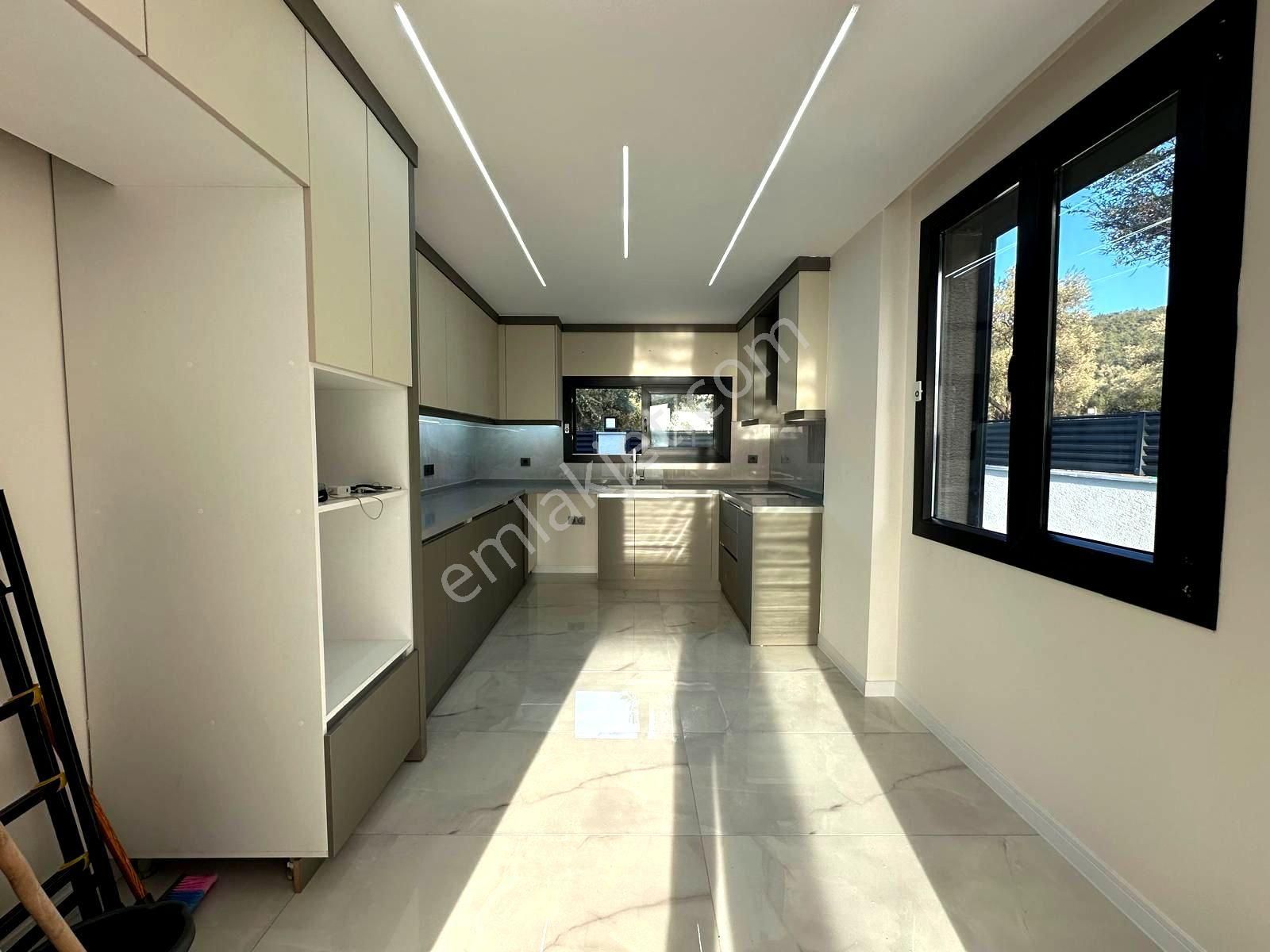 Akbükte Müstakil Havuzlu Deniz Manzaralı Villa - Görsel 23