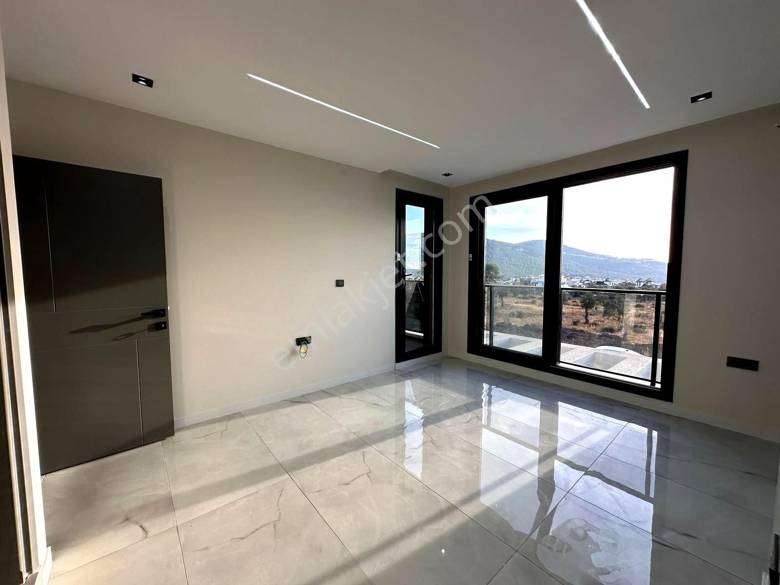 Akbükte Müstakil Havuzlu Deniz Manzaralı Villa - Görsel 24