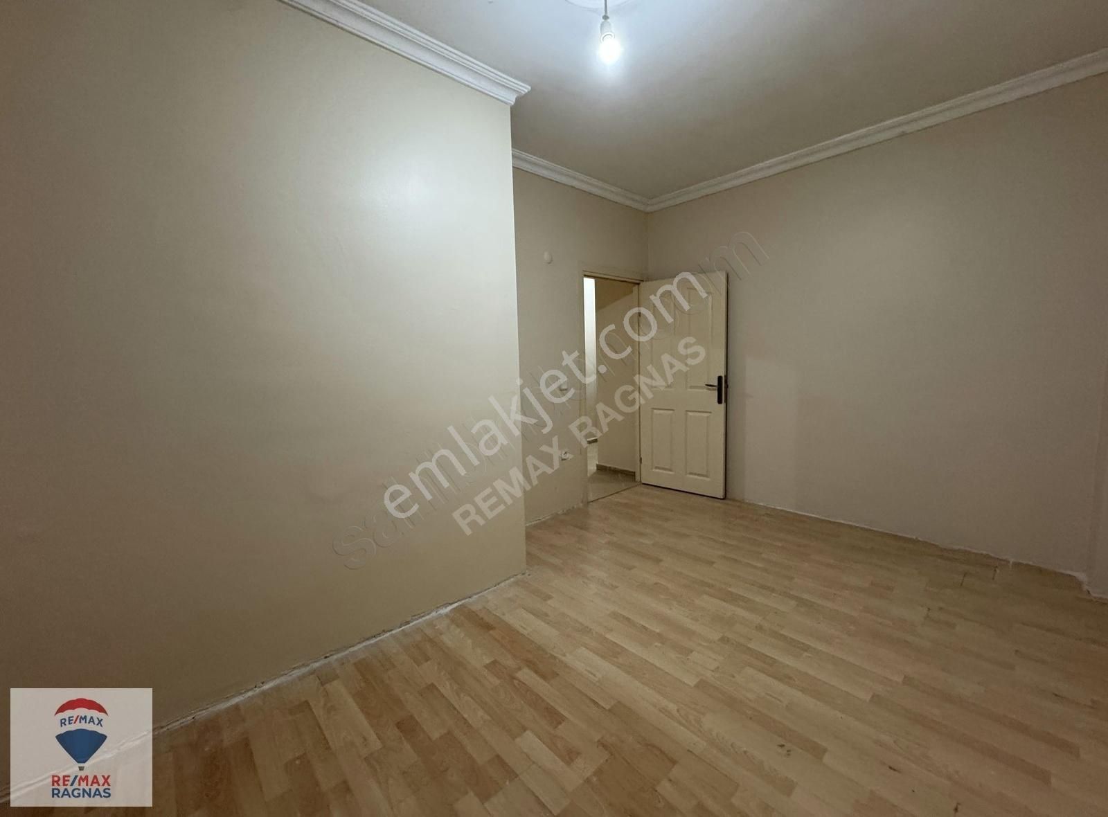 Ataşehir Esatpaşa Satılık Daire Ataşehir Esatpaşa Mh 3+1 135 M2 Hemen Taşın Boş Satılık Daire