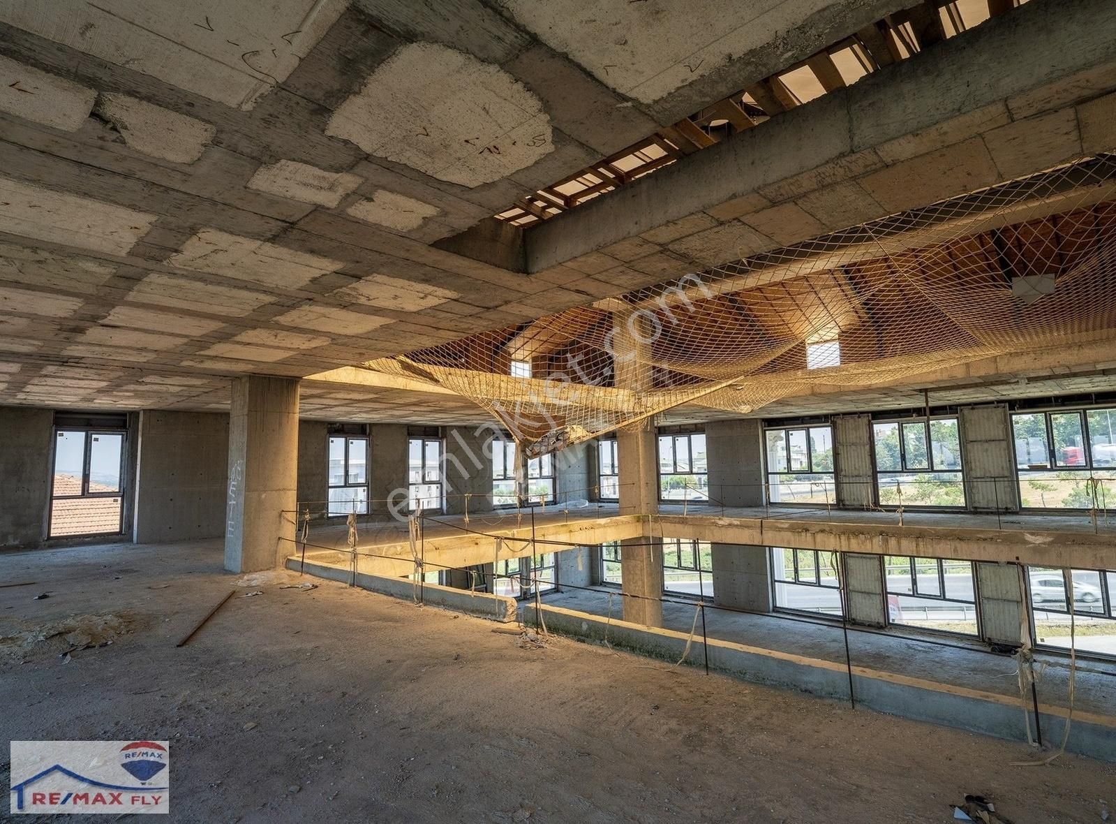 Re/max Fly'dan E-5 Üzerinde Ticari Katlı İş Merkezi Kiralık Bina - Görsel 4