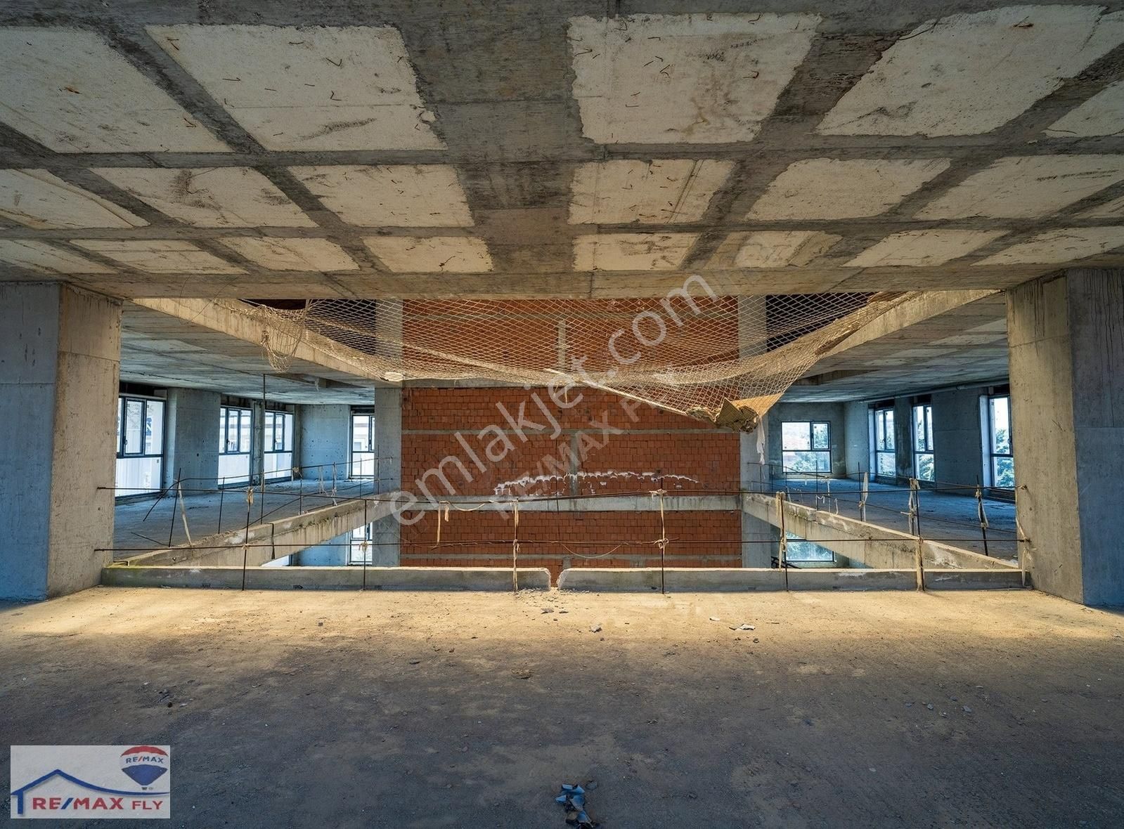 Re/max Fly'dan E-5 Üzerinde Ticari Katlı İş Merkezi Kiralık Bina - Görsel 18