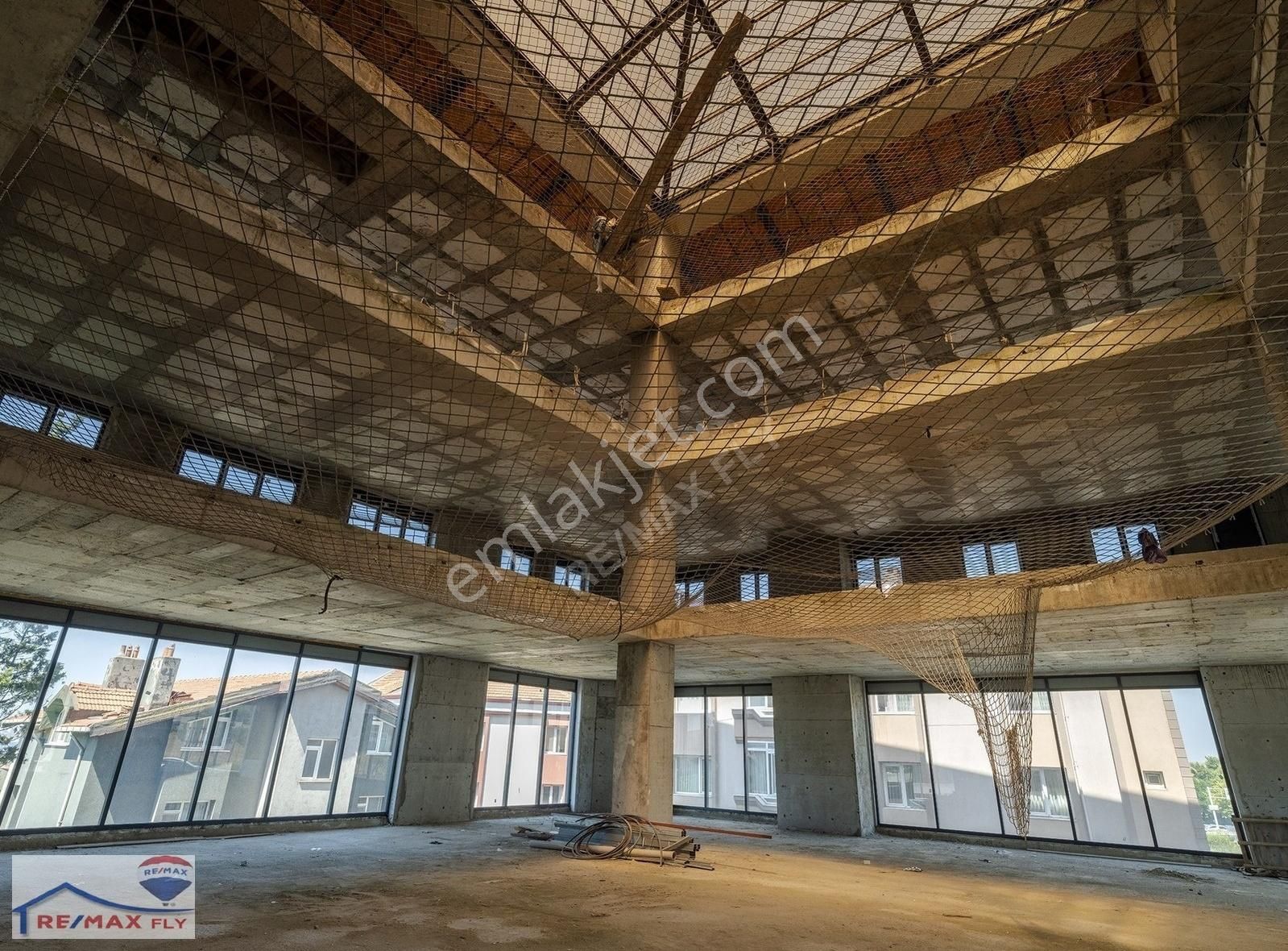 Re/max Fly'dan E-5 Üzerinde Ticari Katlı İş Merkezi Kiralık Bina - Görsel 12