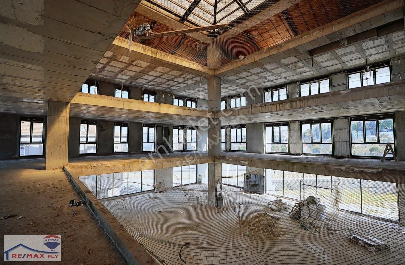 Re/max Fly'dan E-5 Üzerinde Ticari Katlı İş Merkezi Satılık Bina - Görsel 2