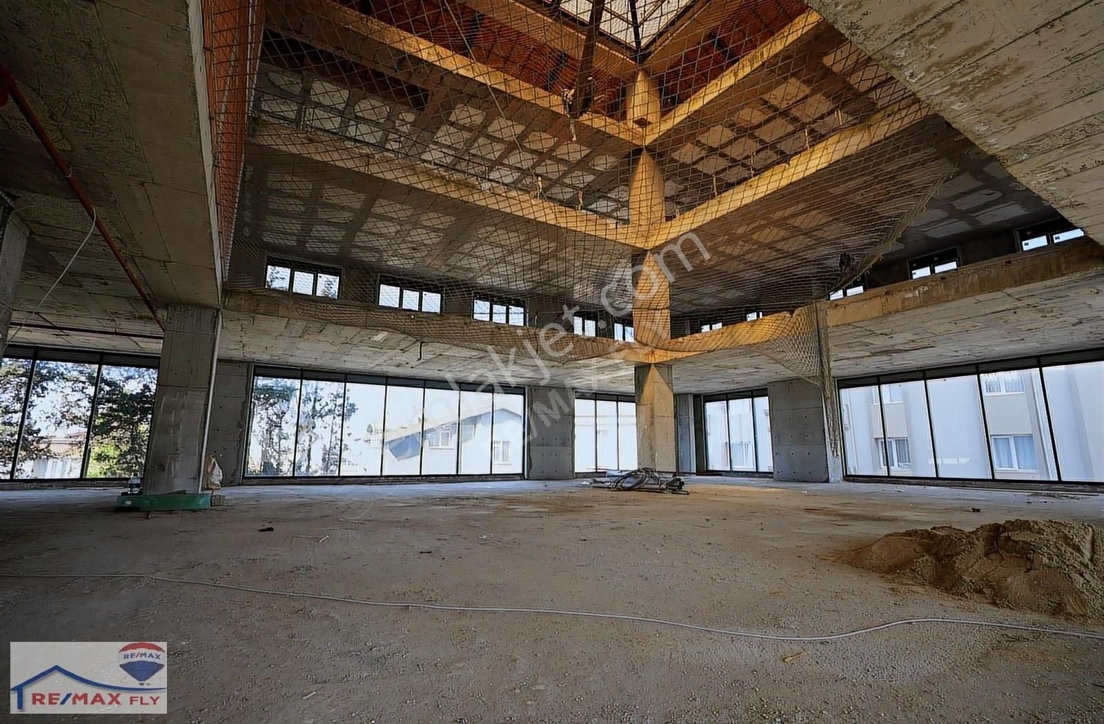 Re/max Fly'dan E-5 Üzerinde Ticari Katlı İş Merkezi Satılık Bina - Görsel 3