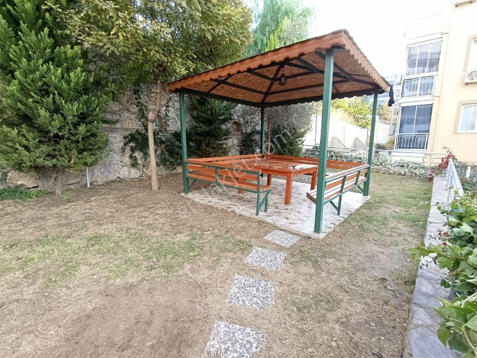 Kuşadası Ticaret Odası Arkasında Acill Satılık 3+1 Havuzlu Site İçerisinde - Görsel 2