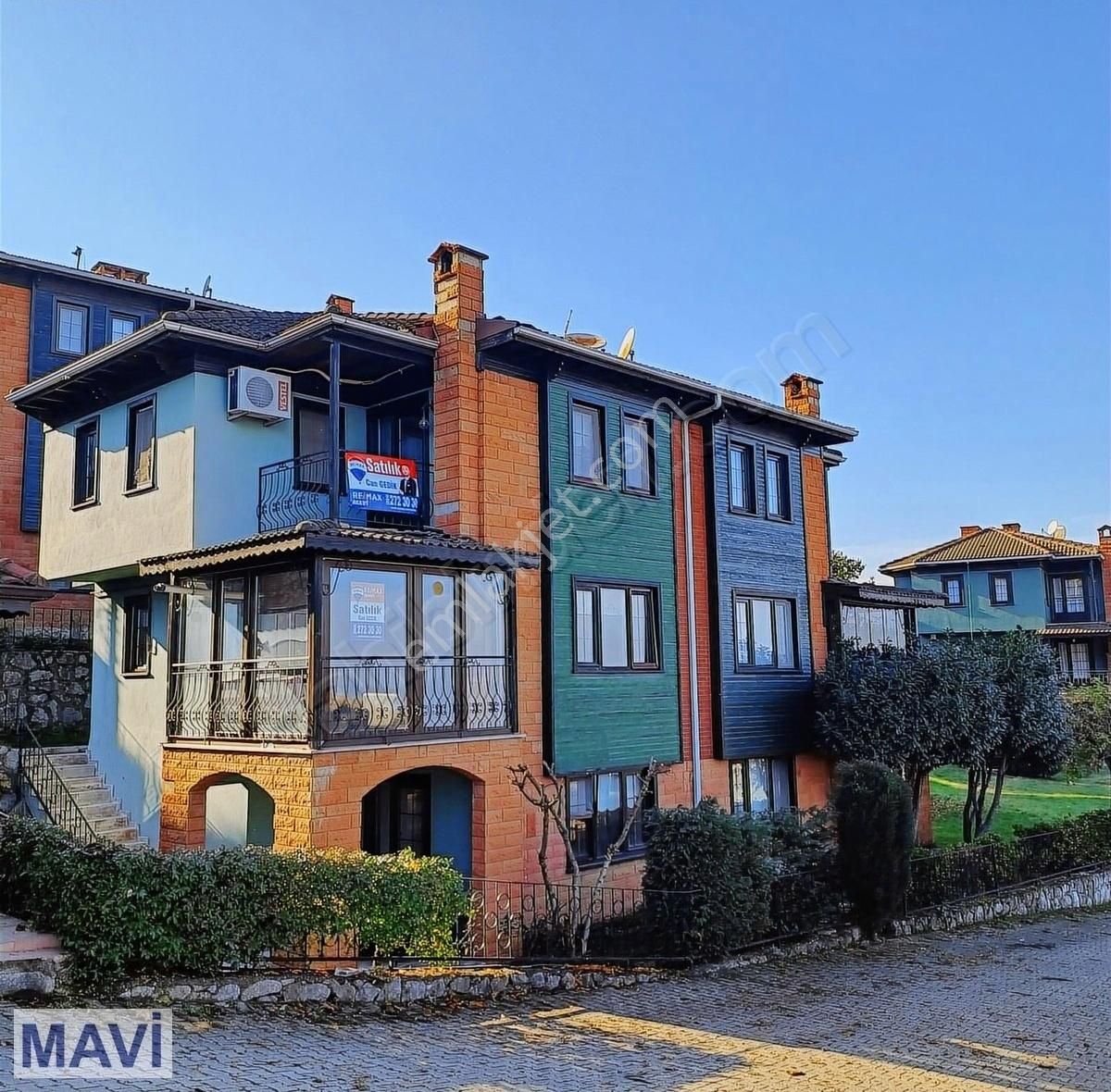 Sapanca Kurtköy Dibektaş Satılık Villa REMAX MAVİ'DEN DOĞA VE GÖL MANZARALI TRİPLEX VİLLA