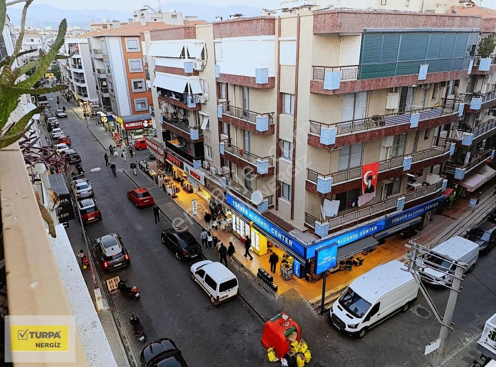 Karşıyaka Dedebaşı Satılık Daire K.YAKA NERGİZ ÇARŞISI'NDA ASANSÖRLÜ TADİLATLI SATILIK 3+1 DAİRE