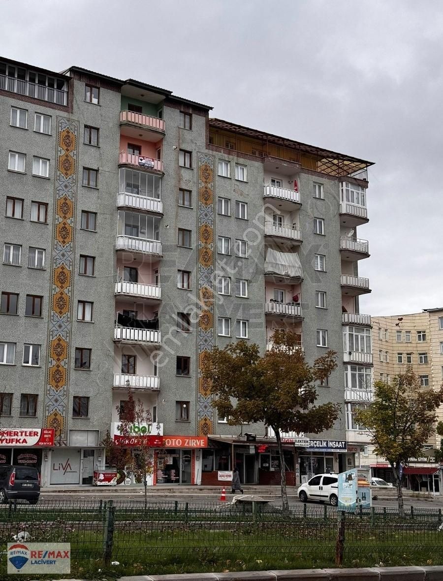 Palandöken Hüseyin Avni Ulaş Satılık Daire Re/max Lacivert'ten Yıldızkent'te Satılık 4+1 Dubleks Daire