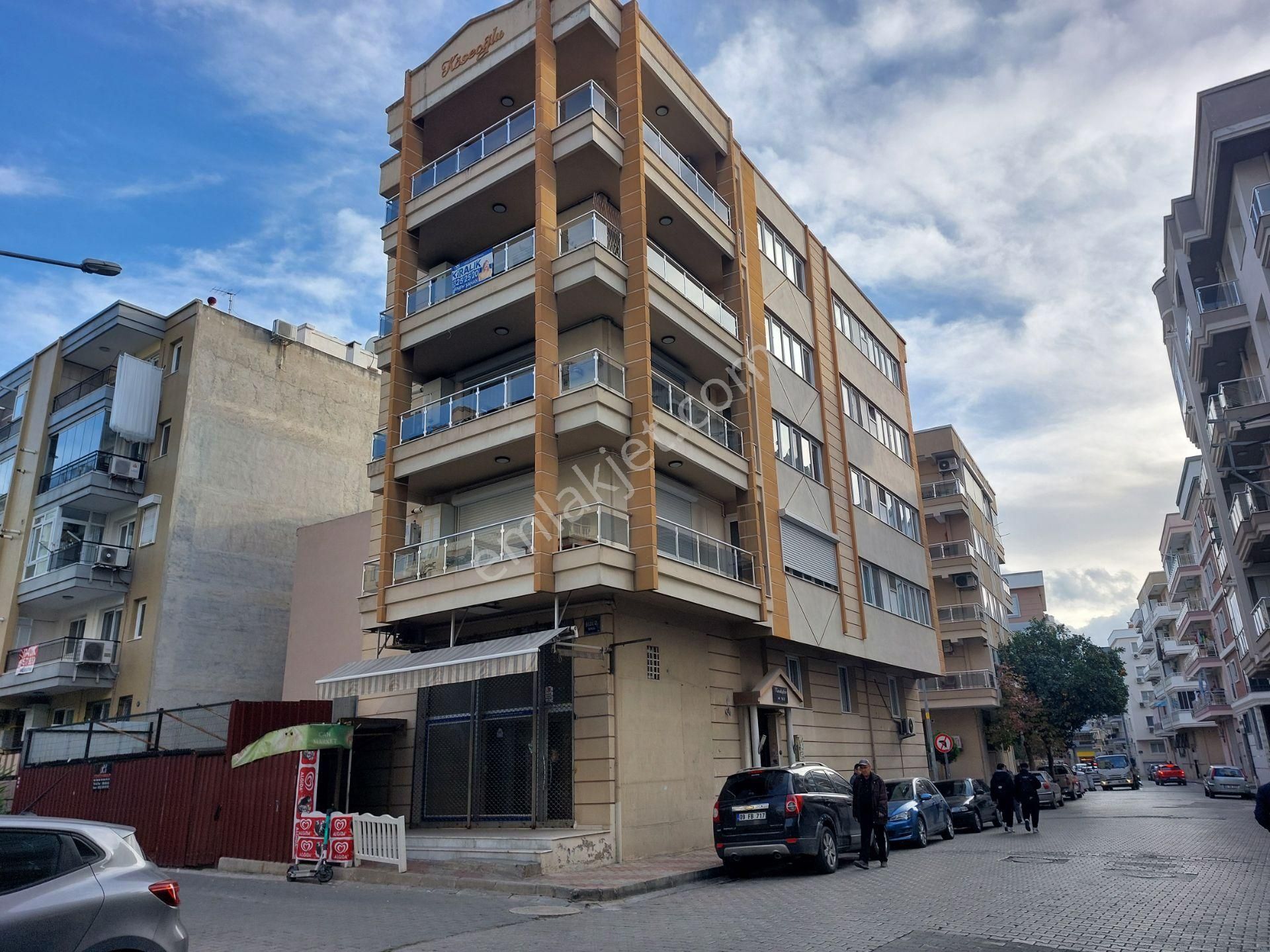 İzmir Karşıyaka Okula Yakın Kiralık Daire  Karşıyaka Emniyet Müdürlüğü Arkası 3+1 Kiralık Daire