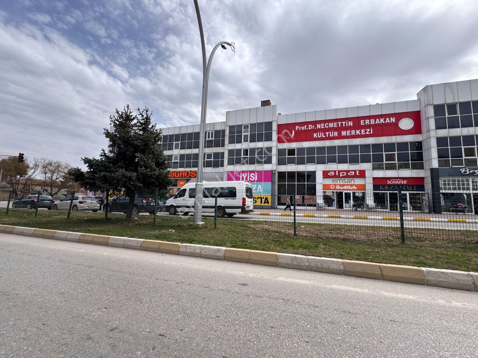 Turhal'da Ana Yol Üzerinde Migros Karşısında Komple Satılık Bina - Görsel 6