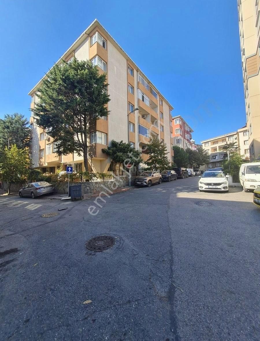 Ümraniye Esenevler Satılık Daire 3+1 140 M² BRÜT ARAKAT DAİRE