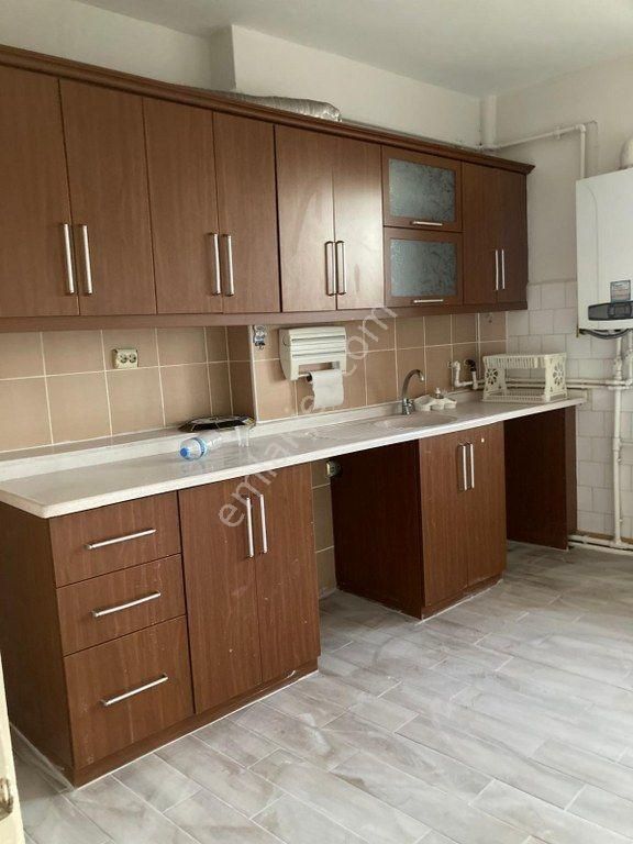 Karaman Karaman Merkez Okula Yakın Kiralık Daire  Karaman Nefise Sultan Mahallesi 4.Kat 125 M2 3+1 Kiralık Daire