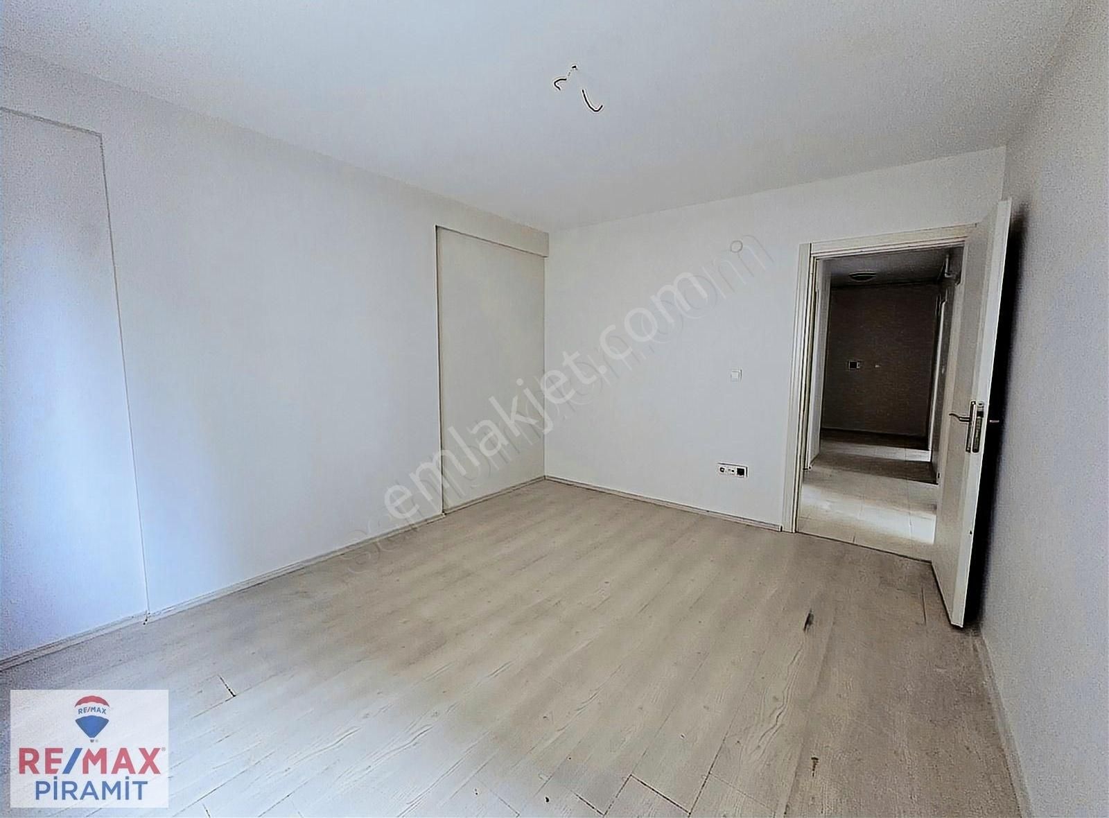 Ataşehir Aşıkveysel Kiralık Daire Ataşehir'de Harika Konumda Boş Oturmaya Hazır Kiralık 2+1 Daire!